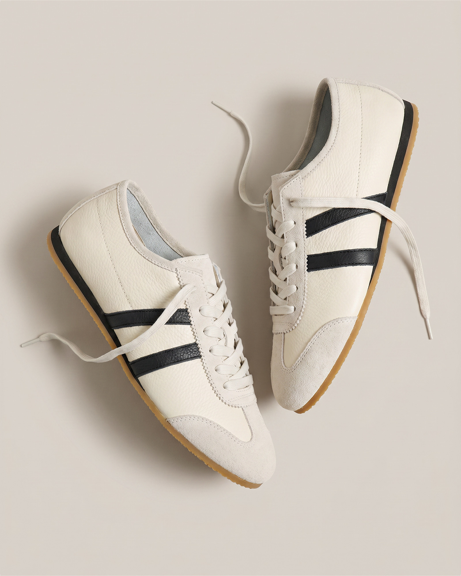 Quince | Women's Italian Leather & Suede Low Profile Sneaker in Black, Size 7.5 | Quince