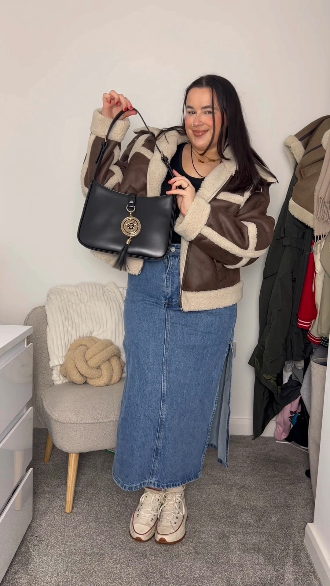 7 days of winter outfits: day 3 ❄️  basic top, black top, autumn coat, winter coat, denim skirt, converse

#LTKunder100 #LTKCyberweek #LTKSeasonal
