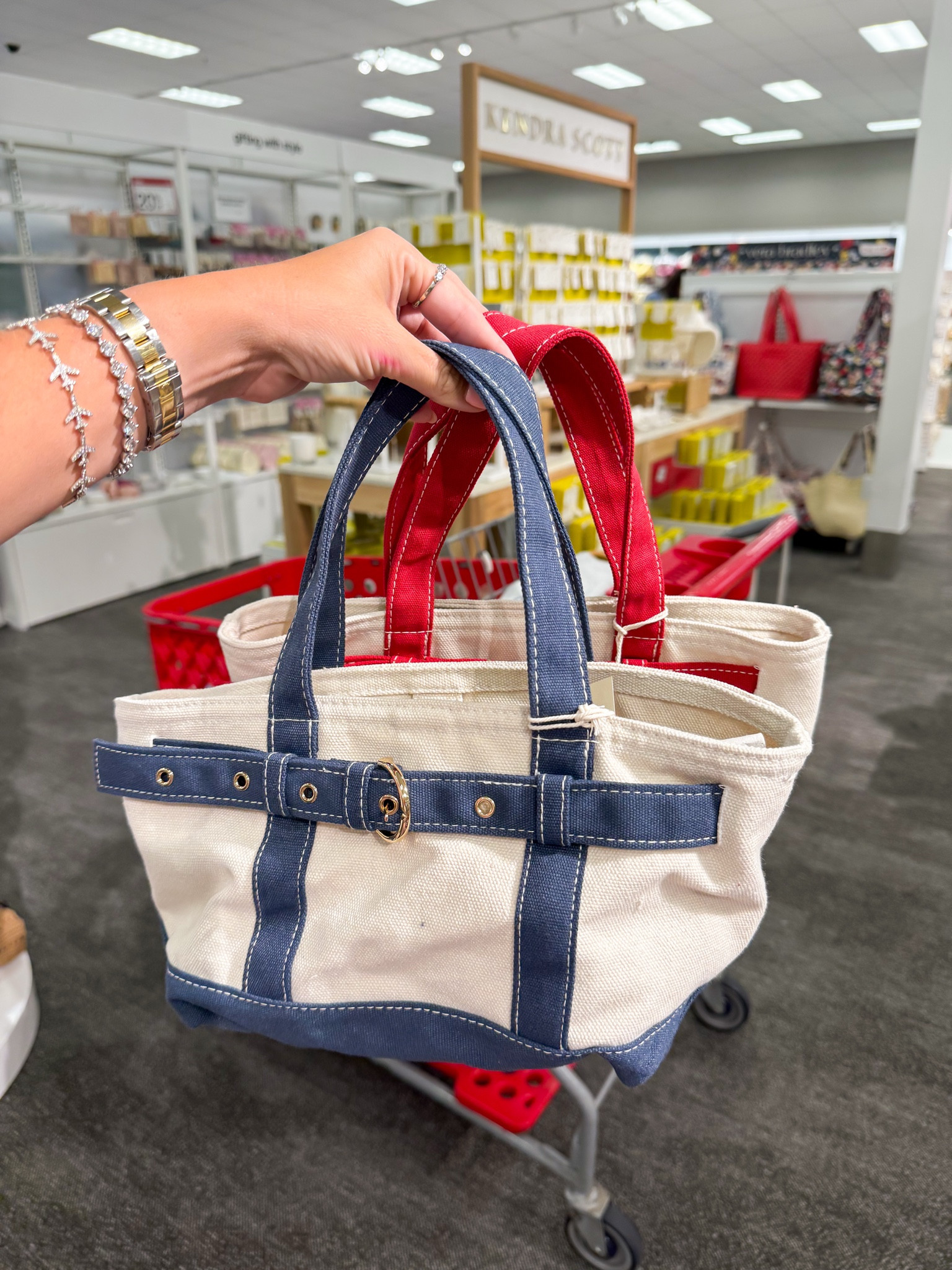 How CUUUUTE is this mini boatkin?! Comes in multiple colors! 

 #LTKootd