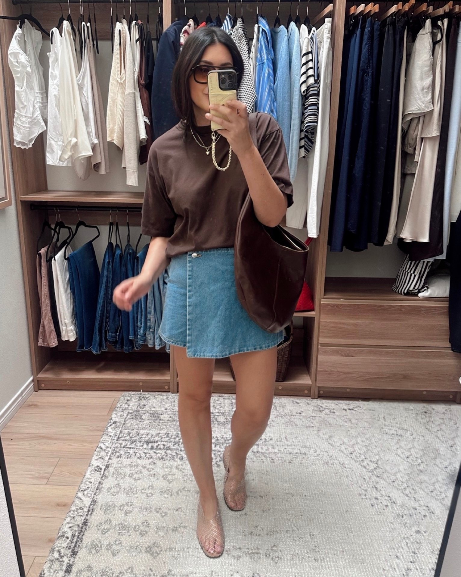 A little easy tee can make the whole outfit! This @Madewell tee is the best. I’m in the medium!