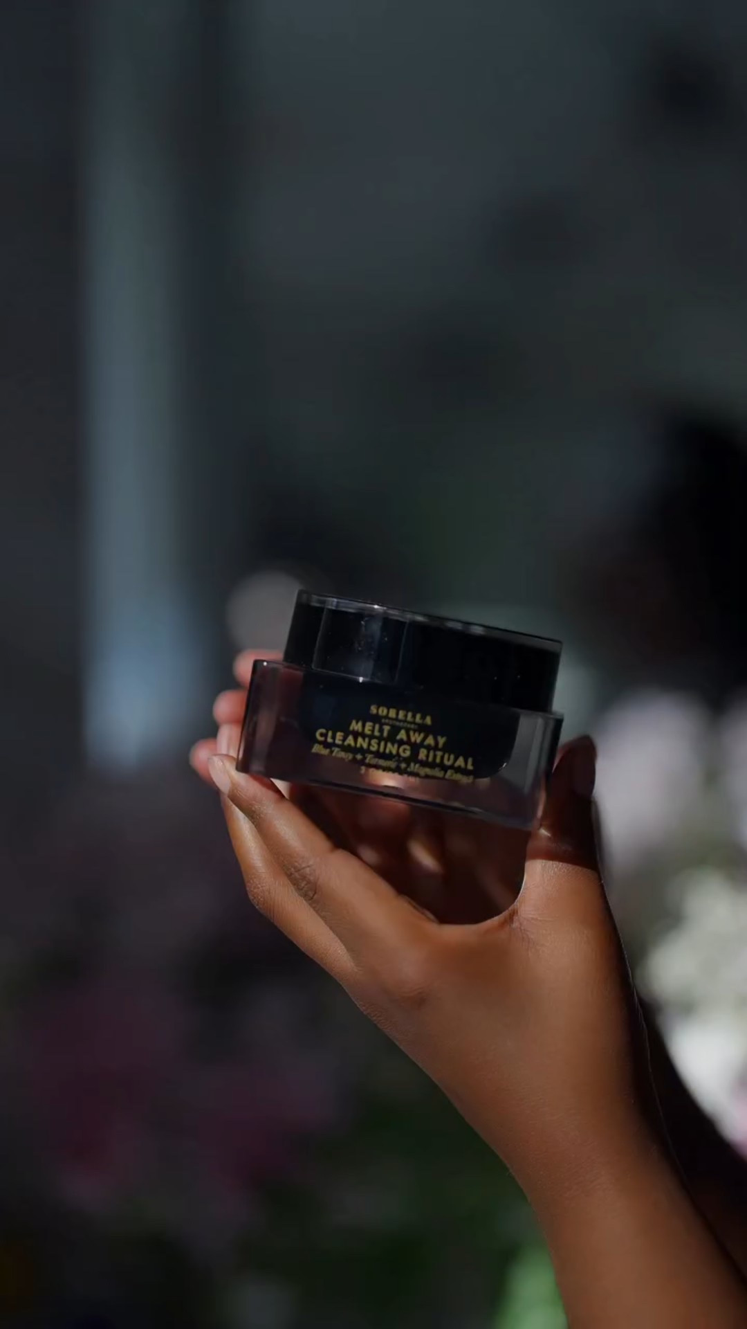 Cleansing just became my favorite self-care moment ✨ This blue tansy balm literally melts the day away—stress, makeup, SPF, all of it. The way it transforms from solid balm to luxurious milky texture? Chef’s kiss!

It removes everything without stripping, leaves zero greasy residue, and that calming blue tansy scent instantly puts me in zen mode. 

Perfect for all skin types and that intentional first step my routine needed

#ad @sorellaapothecary #sorella #sorellaapothecary #botanicals #bluetansy #cleansingbalm #cleansingritual #skincareritual #balancingskincare #intentionalskincare #firstcleanser