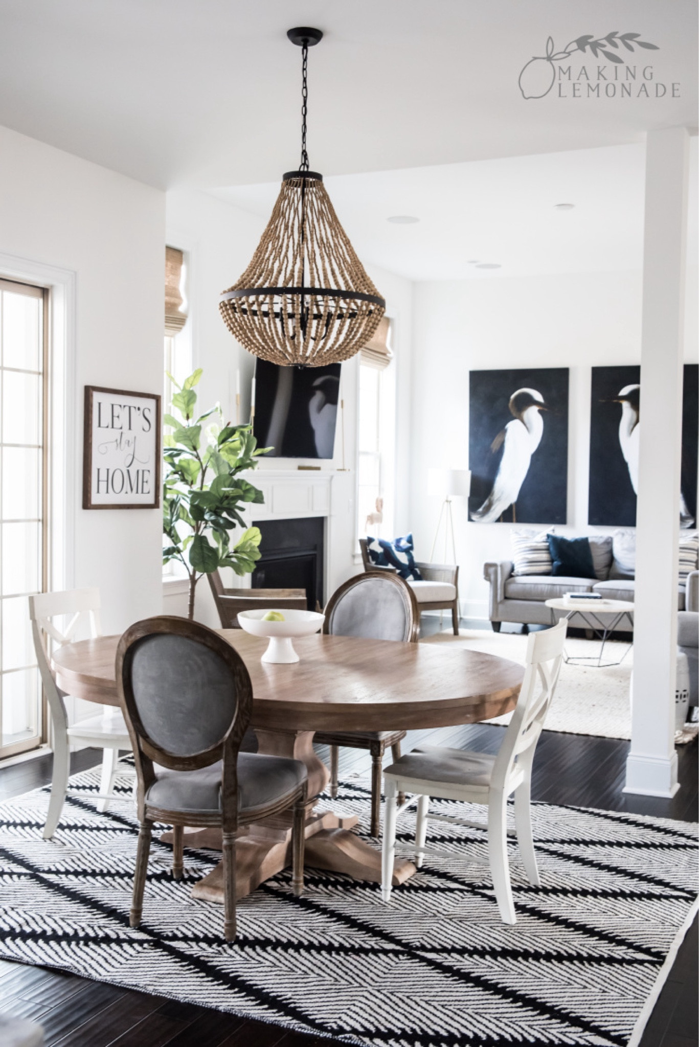 Coastal eat-in kitchen ideas 

#LTKHome #LTKFamily