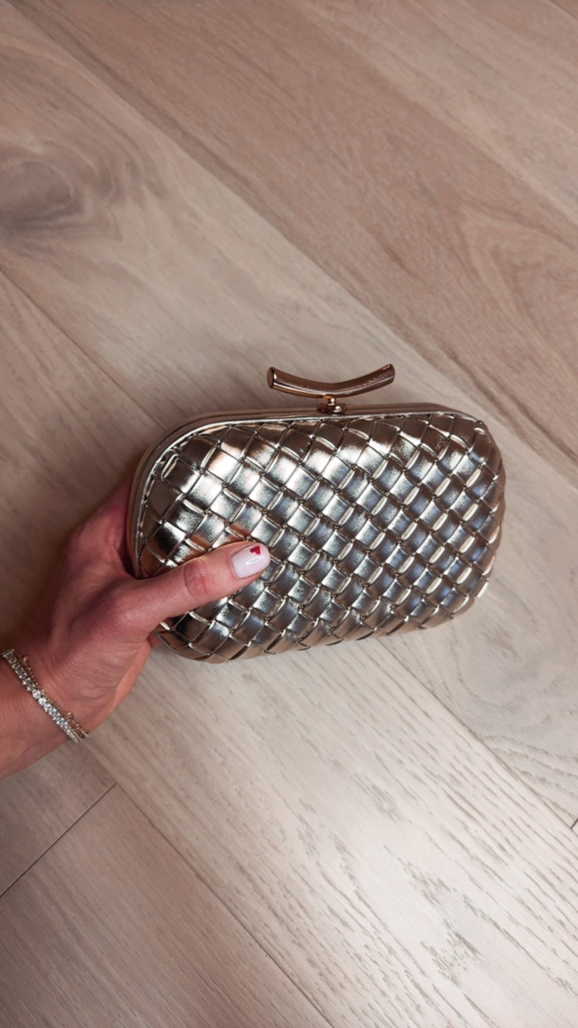 The prettiest gold clutch 
Code: Stacy35 
Vici collection 

#LTKgrwm #LTKootd #LTKSaleAlert