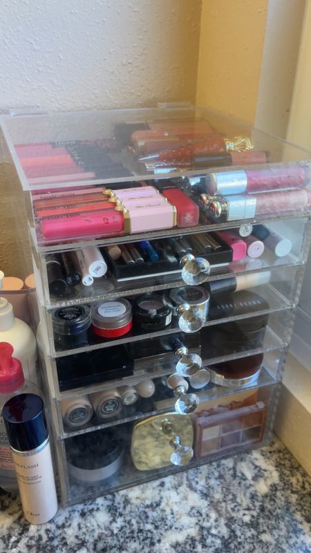 Makeup organization from Amazon.The perfect bathroom organizer for skincare and beauty products .#Amazonbeauty #organize #springcleaning #organizer #makeupstorage #makeuporganizer 