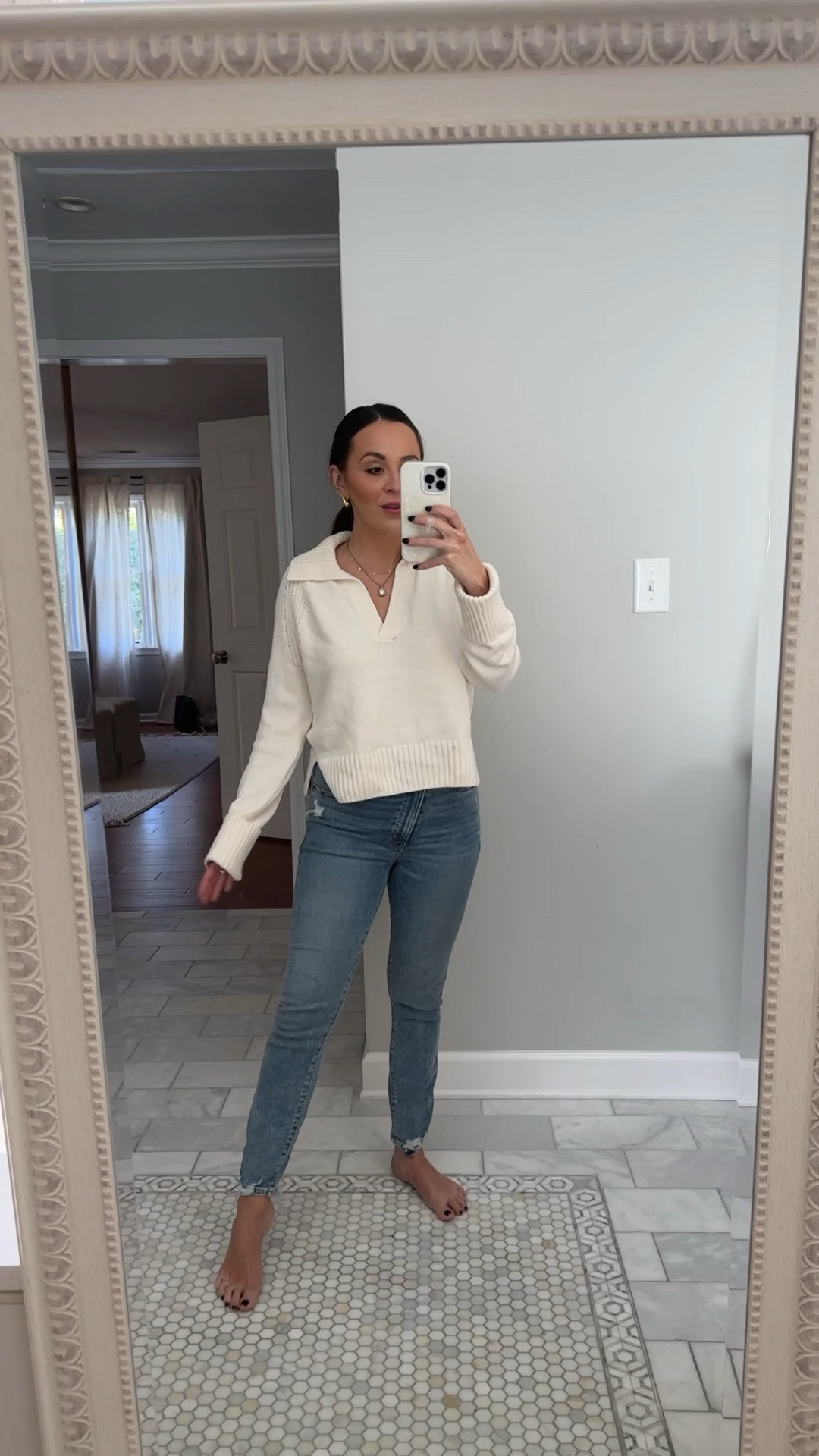My FAVORITE skinny jeans from Abercrombie! They’re so stretchy and comfortable. The waist is crossed so it’s super flattering on your waist line. I’m wearing a 26 short and the length is perfect! 

#LTKfindsunder100 #LTKSale