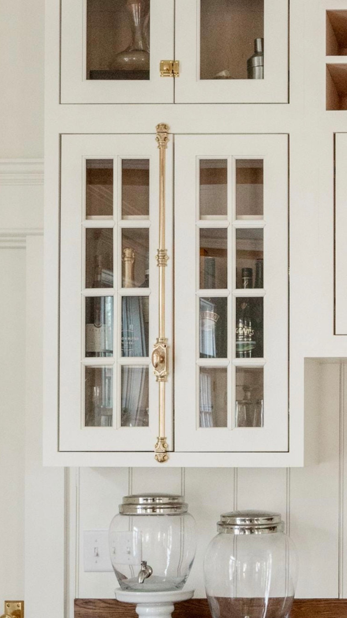 The most stunning hardware! #hardware #homestyle #homedecor

#LTKSaleAlert #LTKHome #LTKFindsUnder100