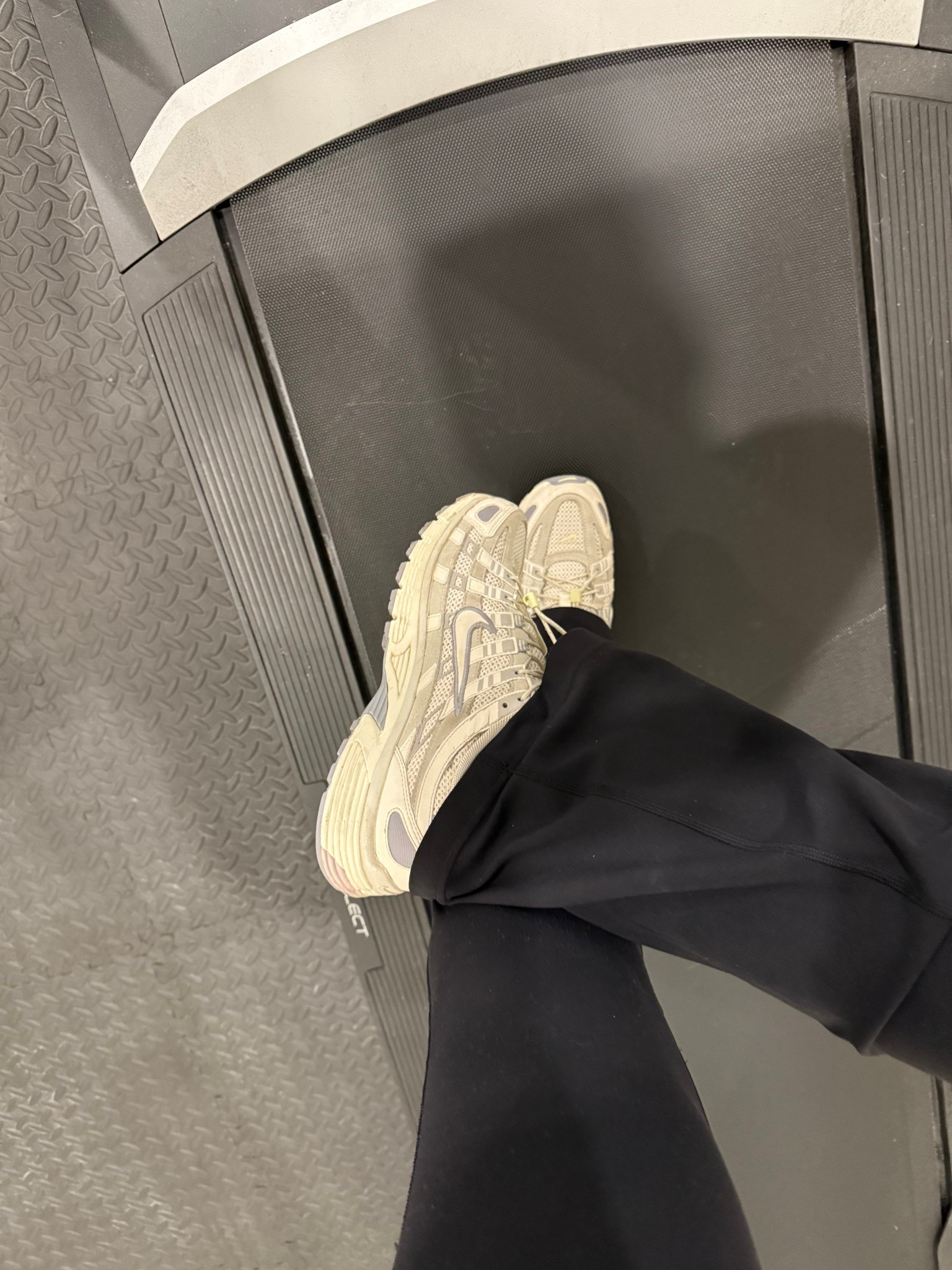 Can’t find these exact ones but linked similar !

#LTKGiftGuide #LTKFindsUnder100 #LTKActive