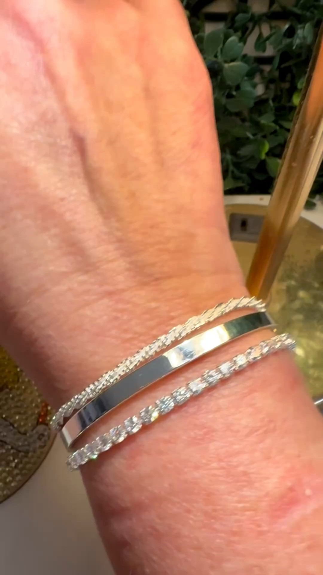 Proof you don’t need a lot… just the right pieces ✨
This silver stack pulls everything together in seconds—clean, classy, and a little bit powerful 😉

Because details matter. Always. 🤍

Shop it here 👇🏻

#LTKgrwm #LTKMothersDay #LTKOver40