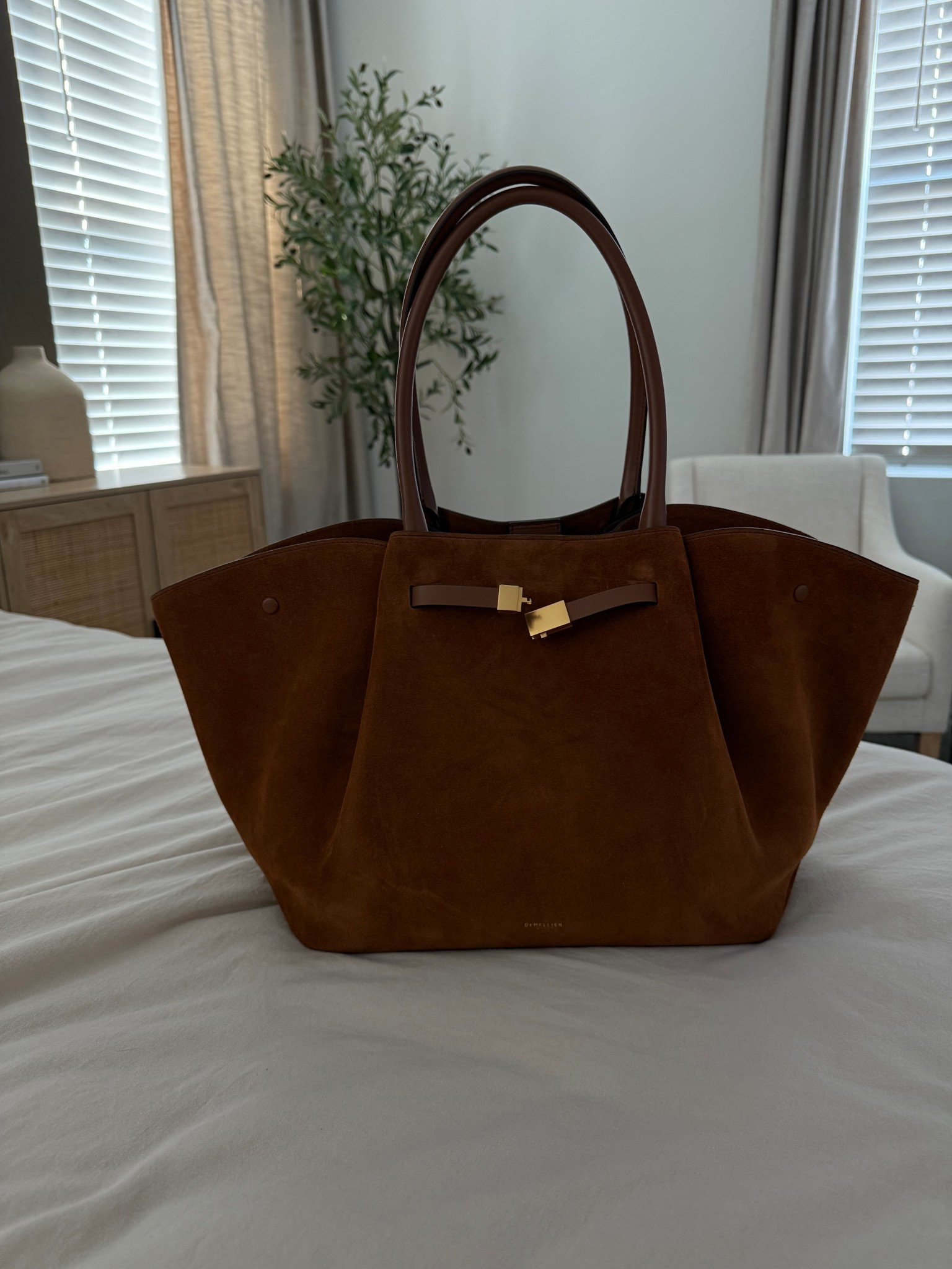 Suede tote bag, work bag, fall bag

#LTKStyleTip #LTKWorkwear #LTKItBag