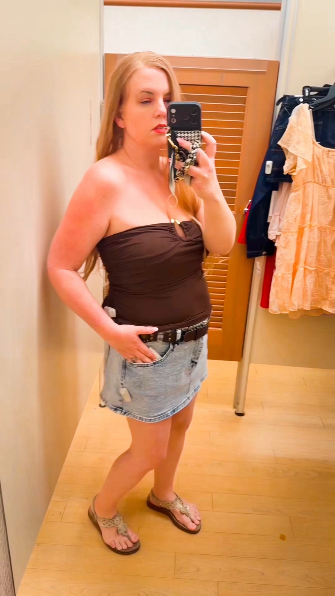 If you want comfy AND cute, this is it 🤍
Tube top chocolate brown is soft, light, and stays in place — $13.50
Denim mini skirt is lightweight, comfortable, comes with a 90s belt, and fits perfectly — $23.80
Affordable pieces you’ll wear on repeat. @Kohl's 
#90soutfit#summerspringoutfit#chocolatebrown