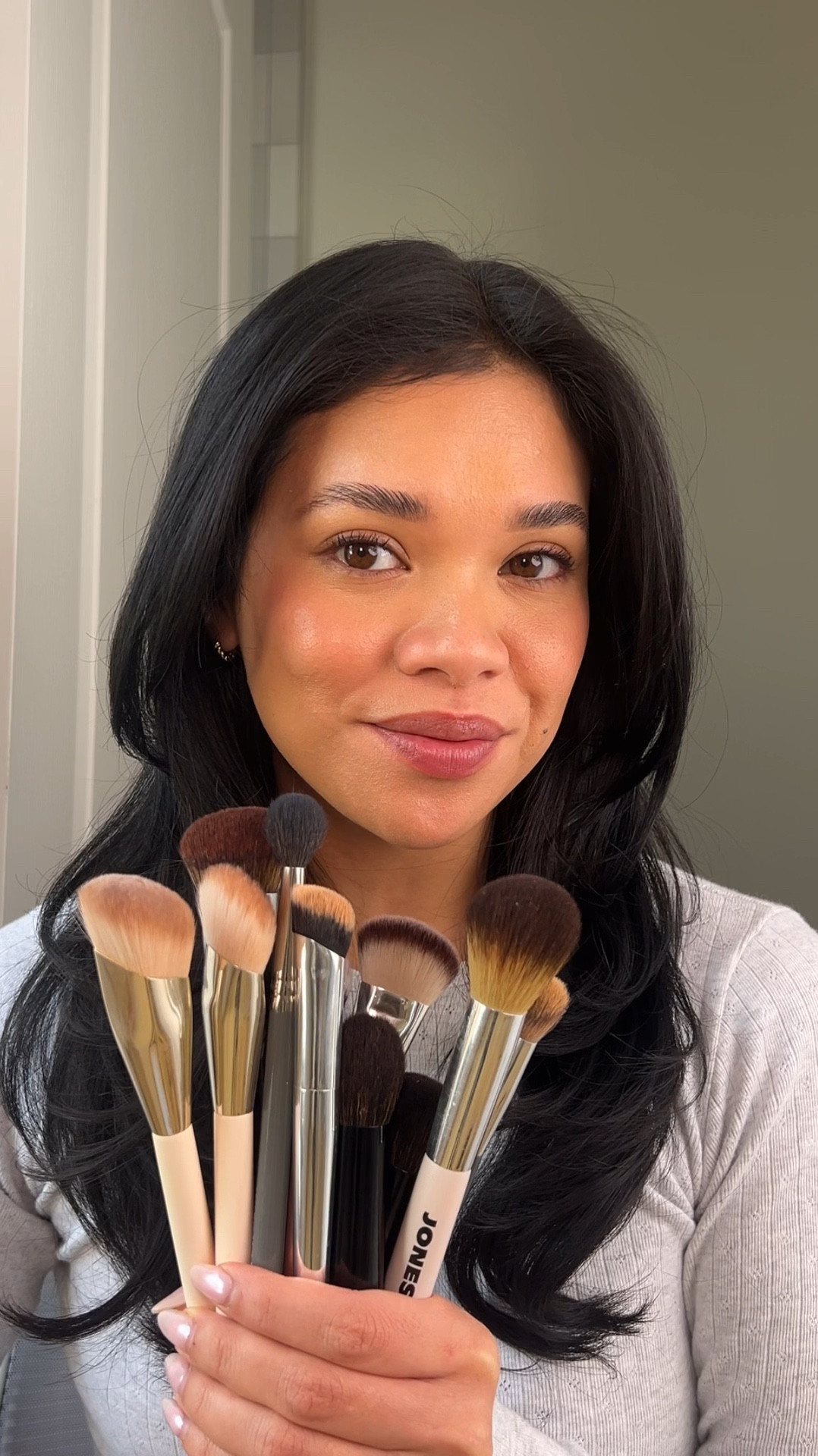 FULL LIST OF MY EVERYDAY MAKEUP BRUSHES: 

-MORPHE E56 (discontinued might be on eBay)
-Real techniques 200
-RARE BEAUTY FOUNDATION BRUSH

-BK BEAUTY A506 CONCEALER
-HAUS LABS CONCEALER BRUSH

-SAIE BASE BRUSH FOR LIQUID CONTOUR/BRONZERS
 
-JONES ROAD BLUSH BRUSH
-BK BEAUTY 109
-RARE BEAUTY BLUSH BRUSH
-SAIE FLUFFY BRUSH

-LAURA MERCIER VELOUR PUFF
-HUDA BEAUTY POWDER PUFFS
-MYKITCO 1.7 BRUSH (can’t link but you can buy it off their site)

-MORPHE M432 (no longer at ulta, but you can buy it off their site or I linked similar)

#LTKBeauty #LTKStyleTip