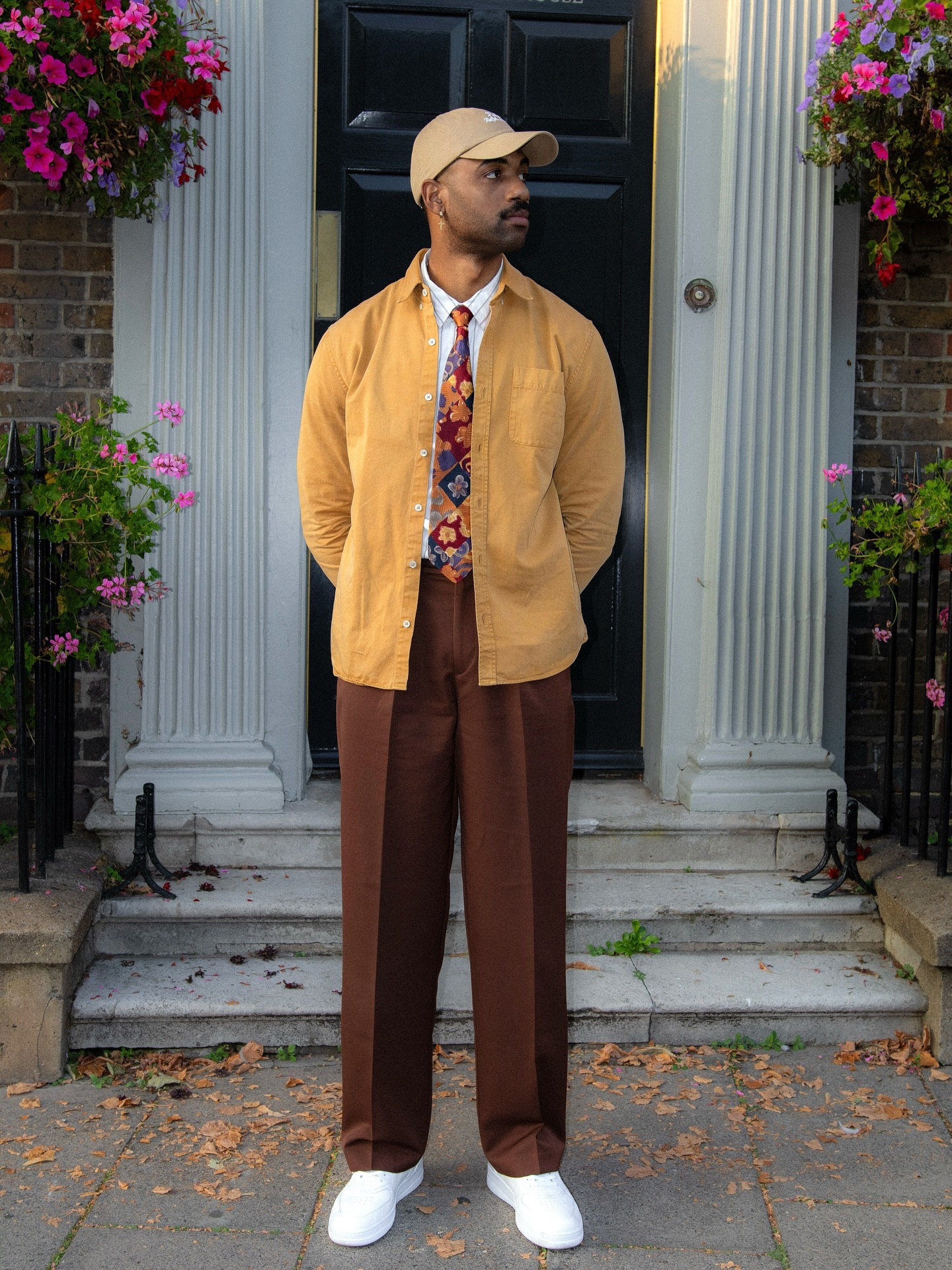 Vintage tones and modern confidence.🍂

Shirt from @octobre_editions 

What’s your favourite autumn colour combo? 

#preppyfashion #SmartCasualStyle #MensStyleDaily #SmartCasualStyle #MenswearDaily #StreetStyleInspo #OOTDMen #CityStyle #ModernGentleman #MensFashionPost #pinterestinspired #UrbanStyleGuide #pintereststyle