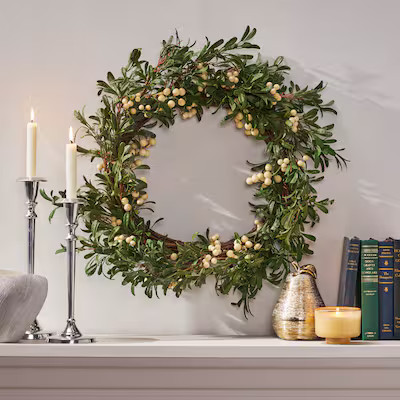 AAZJ 29-in Indoor/Outdoor Green Berry Artificial Christmas Wreath | Lowe's