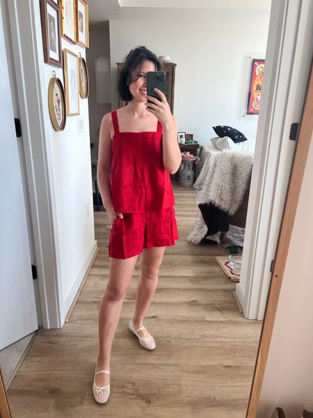 Top XXS
Shorts XXS

Linen matching set, matching set, red outfit, red top, feminine outfit, summer outfit, j.crew, spring outfit, classic style, French girl style, European, ballet flats, mesh flats, dolce vita 