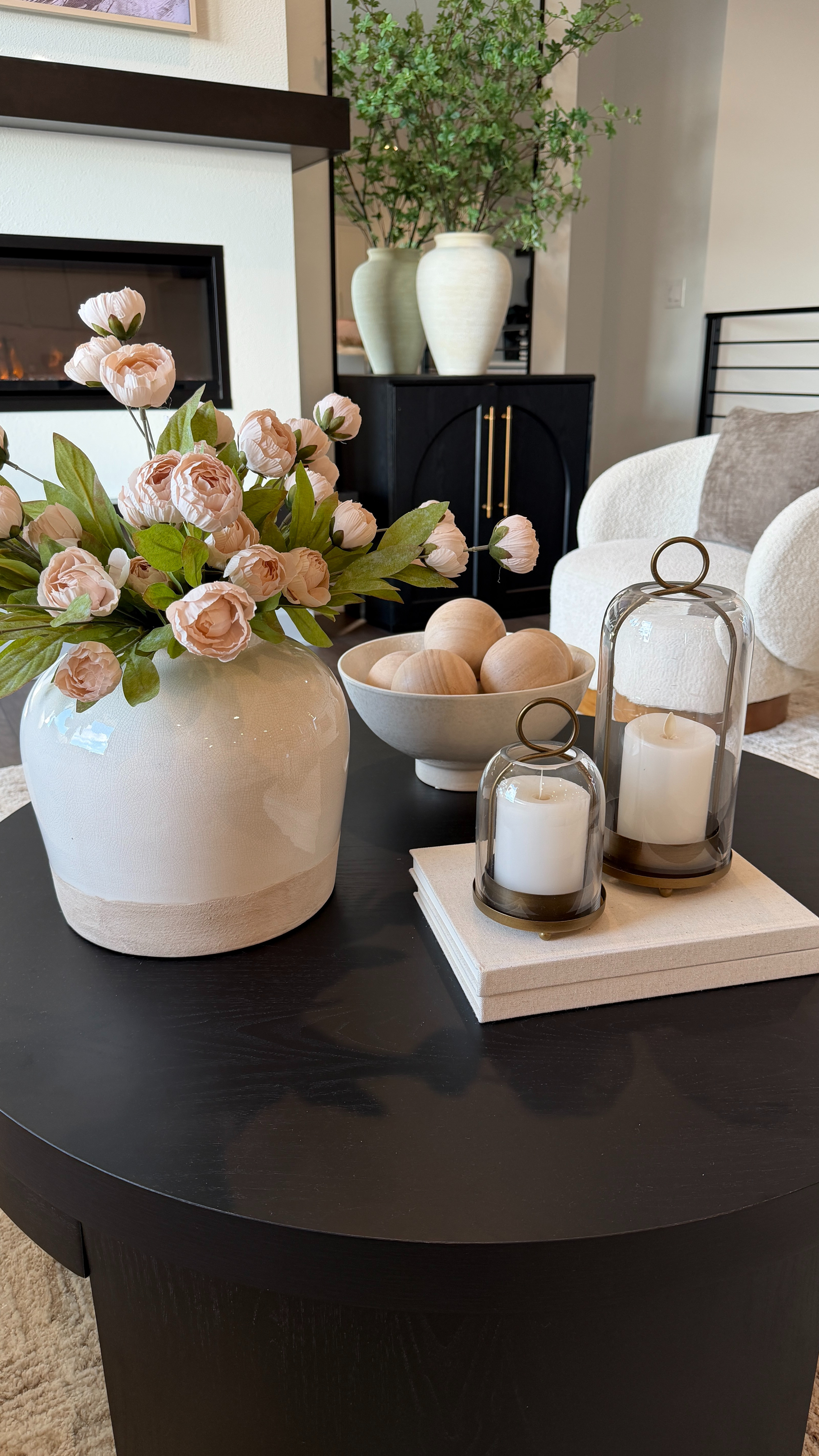 I’m obsessed with this vase and my coffee table styling 🤍 And the vase is on sale right now.✨ 

 

#LTKSeasonal #LTKHome #LTKSaleAlert