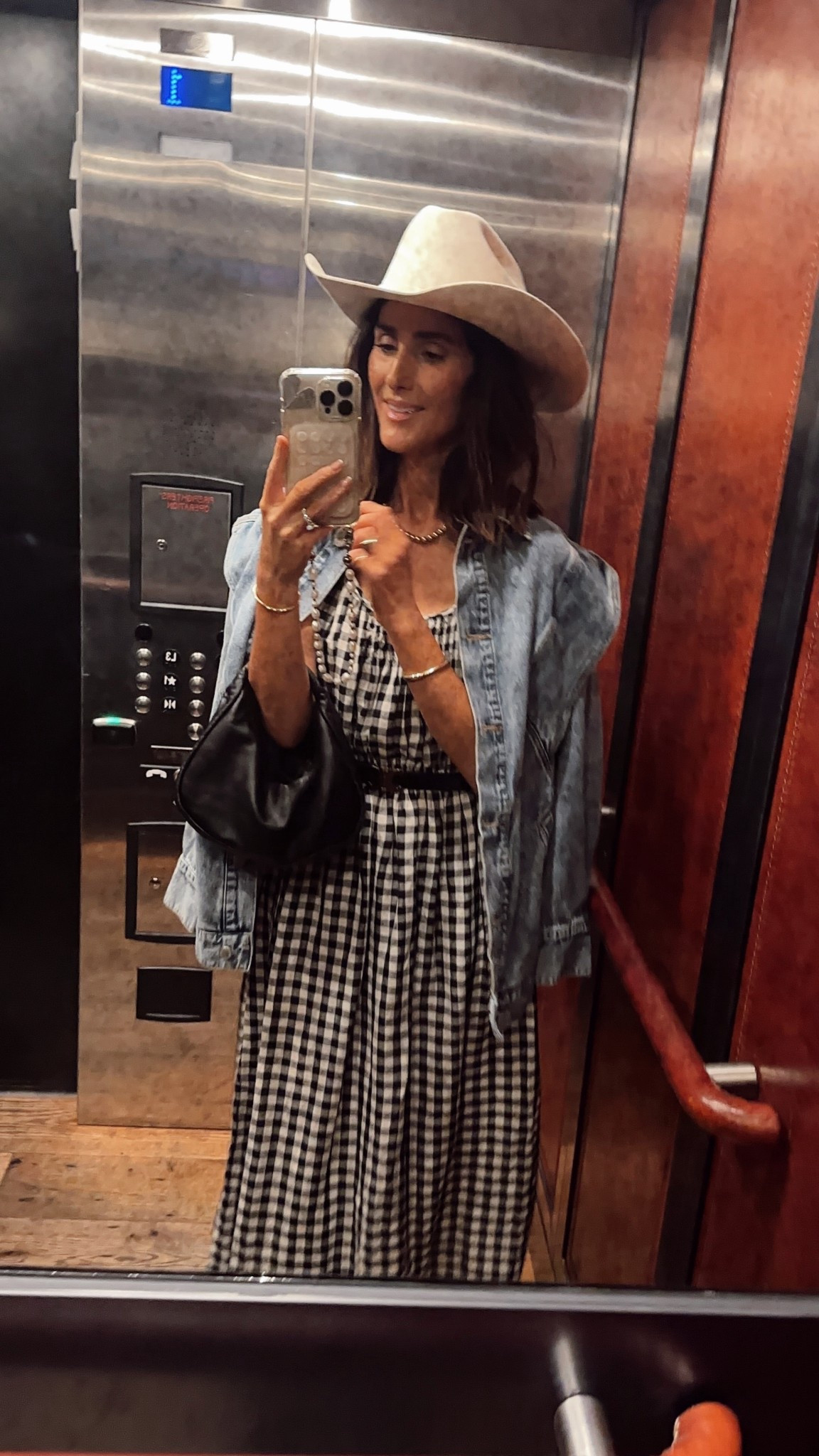 Heading to dinner in Jackson Hole Wyoming. I’m just shy of 5-7” wearing the size XS dress and XS jacket #stylinbyaylin #aylin

#LTKTravel #LTKStyleTip #LTKSeasonal