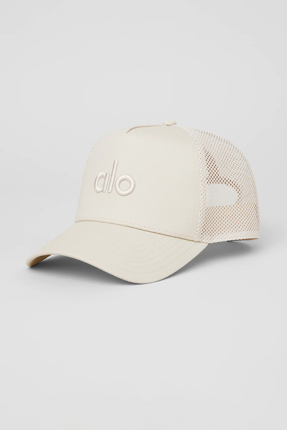 ALO | District Trucker Hat in Bone Beige | Alo Yoga (US)