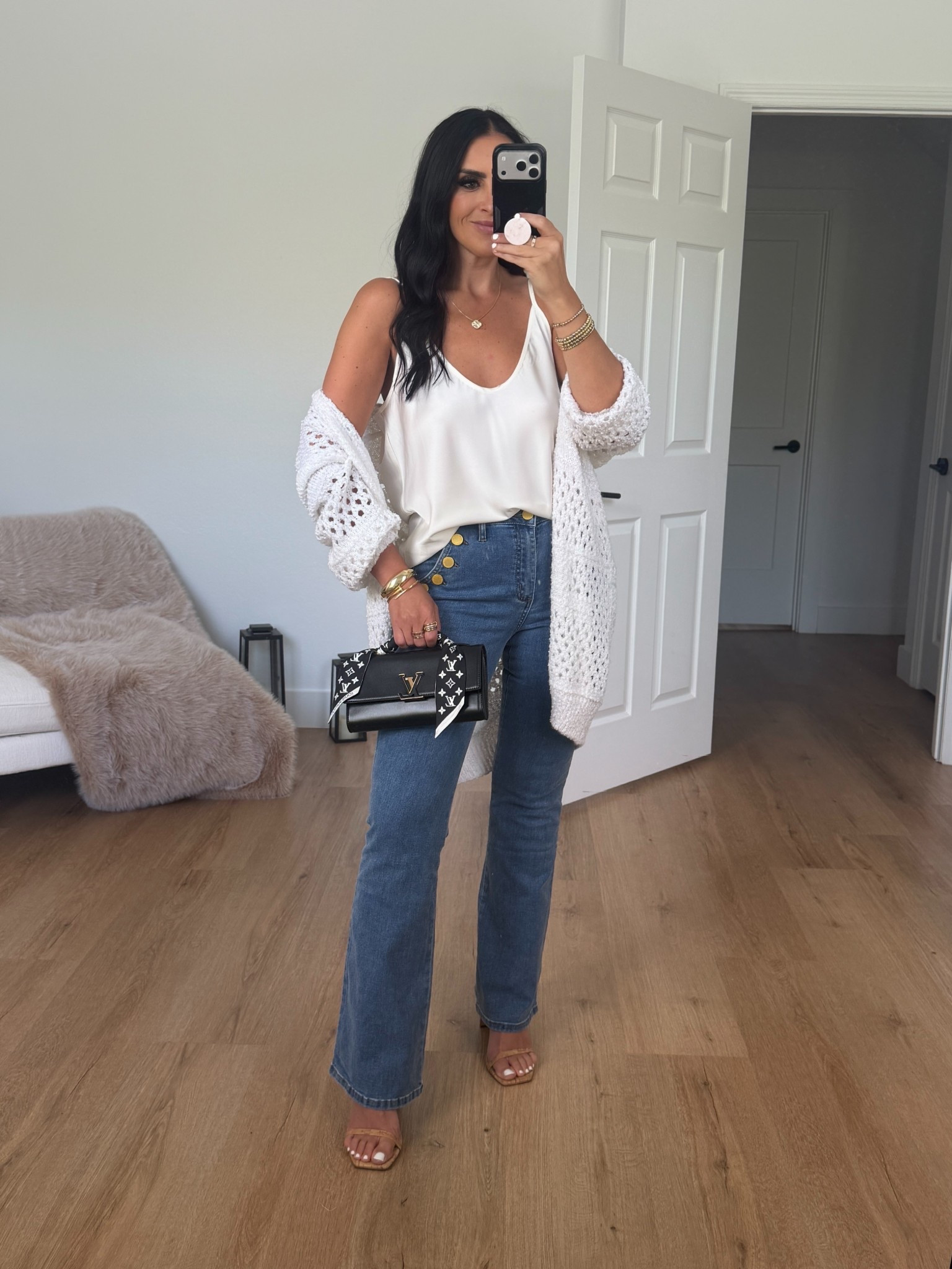The noli shop Allegra bootcut jeans wearing size 27

The noli shop yara silk camisole wearing size medium but should have done a small 