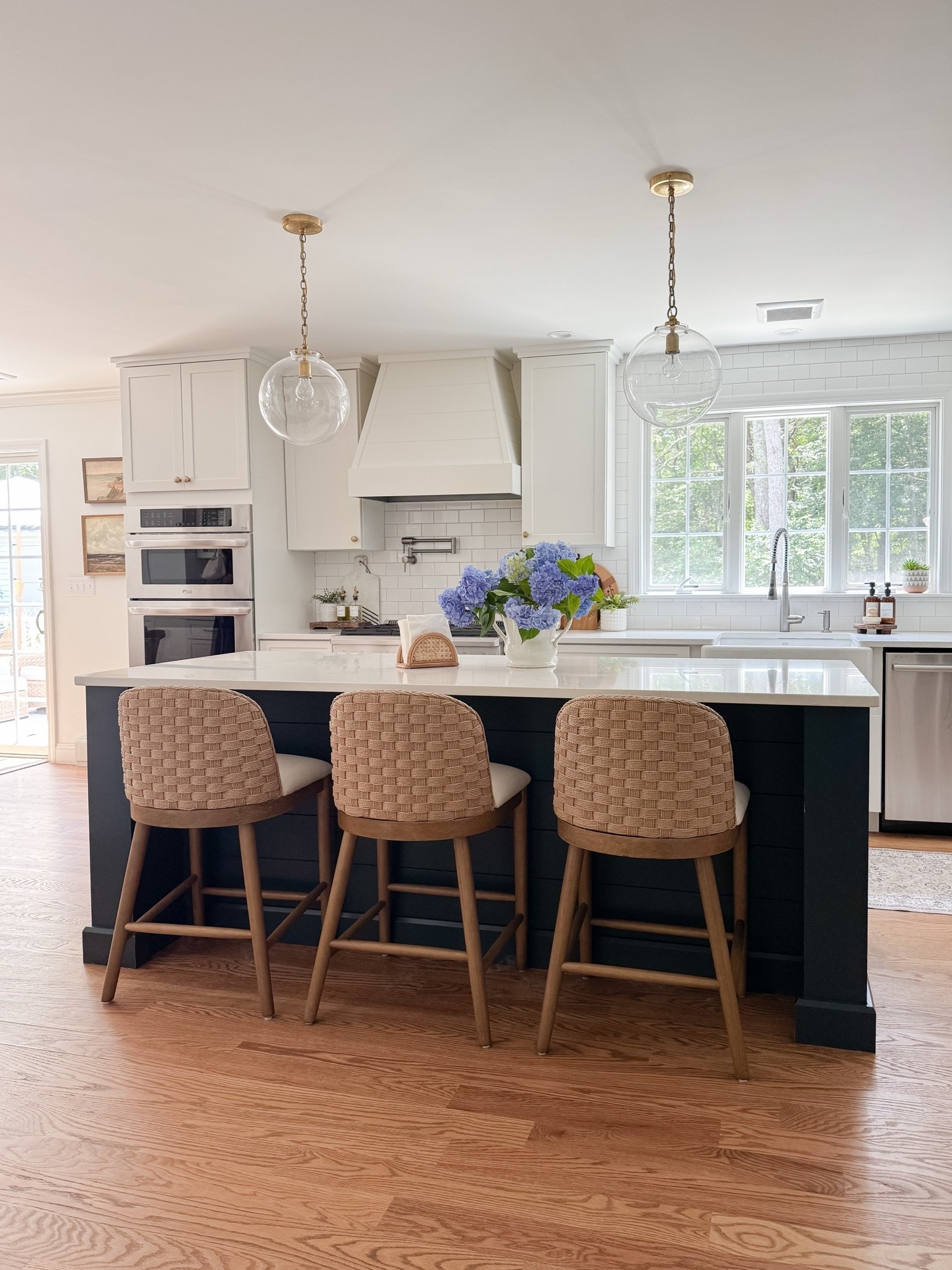 Trending Coastal Kitchen

affordable home decor  affordable home finds  coastal kitchen  coastal kitchen finds  sherricalnanhome

#LTKHome