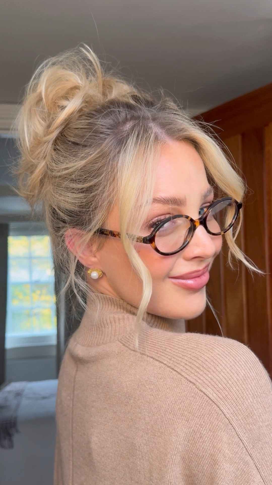 How to create an undone updo hair style 

#LTKbeauty