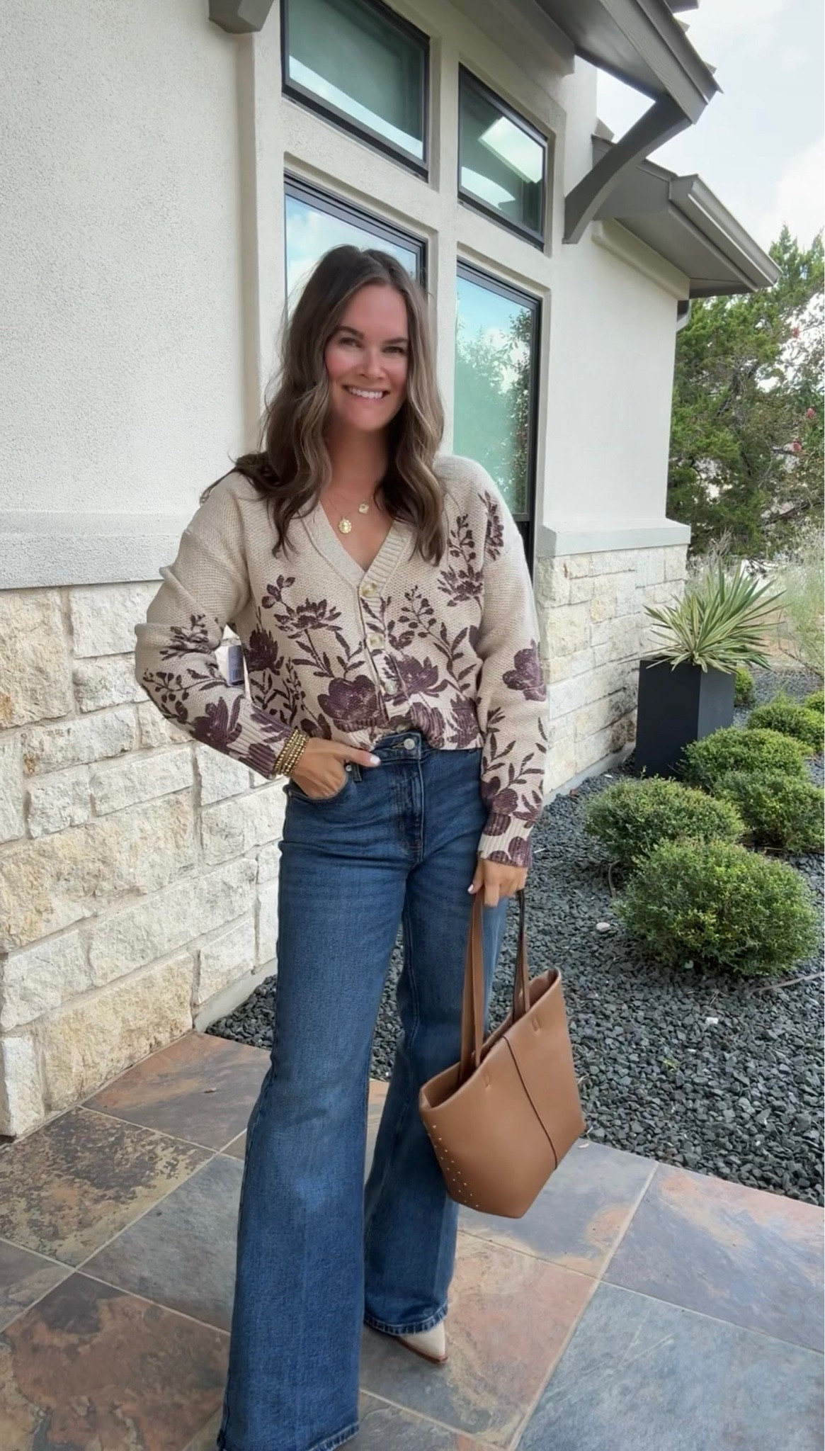 The cardigan y’all keep buying and I totally get it. The floral print + chocolate brown details make it SUCH a good fall bestseller.

floral cardigan, best selling cardigan, fall cardigan, floral sweater, fall outfit, chocolate brown outfit, wide leg jeans, fall fashion, everyday fall outfit, brown tote bag, fall wardrobe, JulieFranks