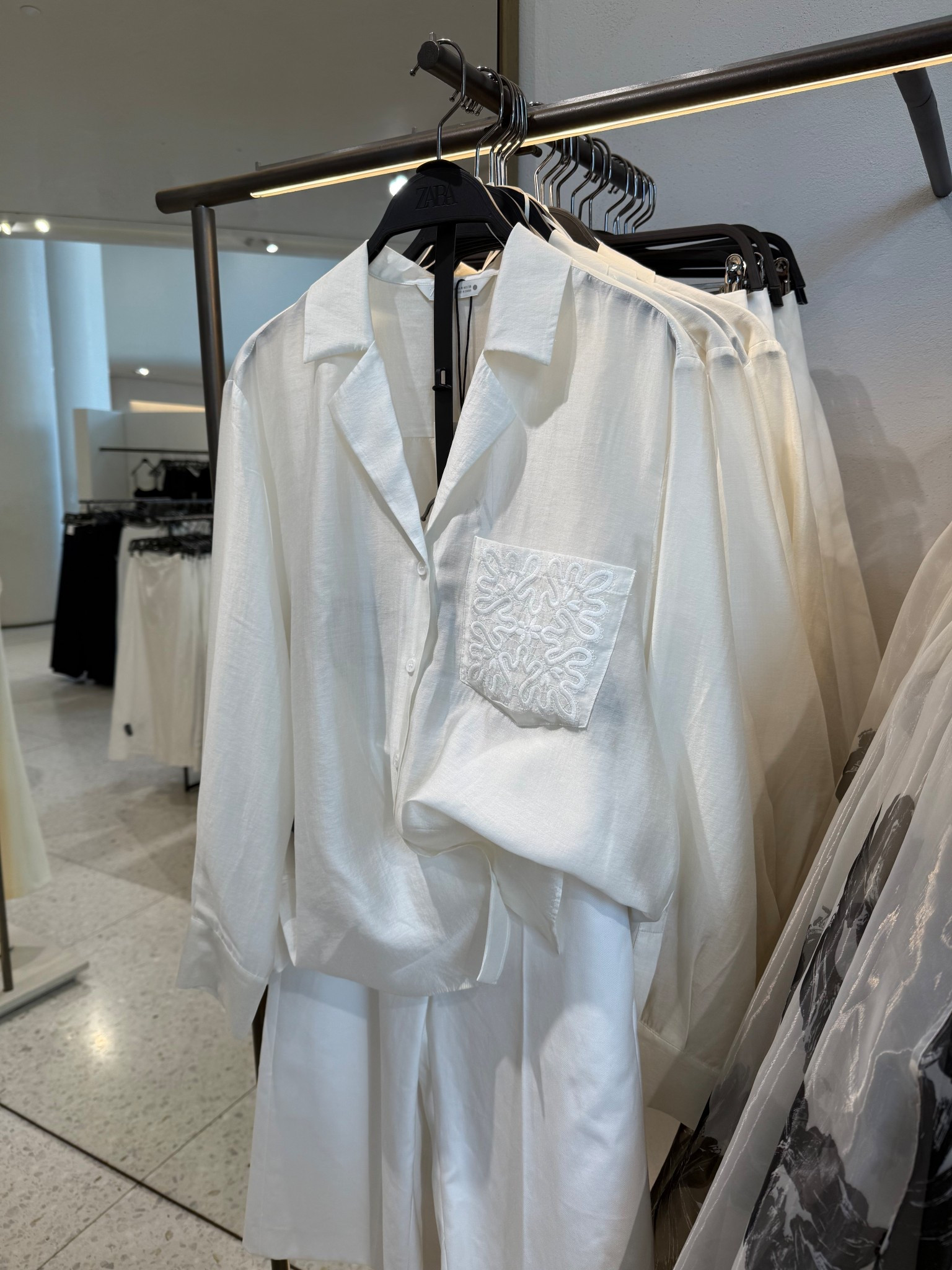 Loewe DUPE at Zara🤭
Tags: sheer oversized white shirt either collar detail pocket detailing collar fashion summer inspo outfit ideas holiday vacation Dubai Barcelona Ibiza st tropez city break capsule wardrobe basic timeless style

#LTKsummer