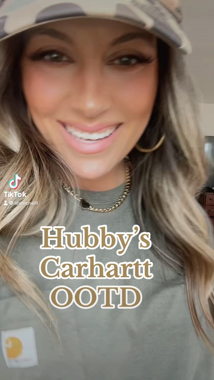 Comfy hubby tee moment 👏 

Wearing a men’s 2XL for reference!


#LTKWatchNow #LTKStyleTip #LTKBeauty