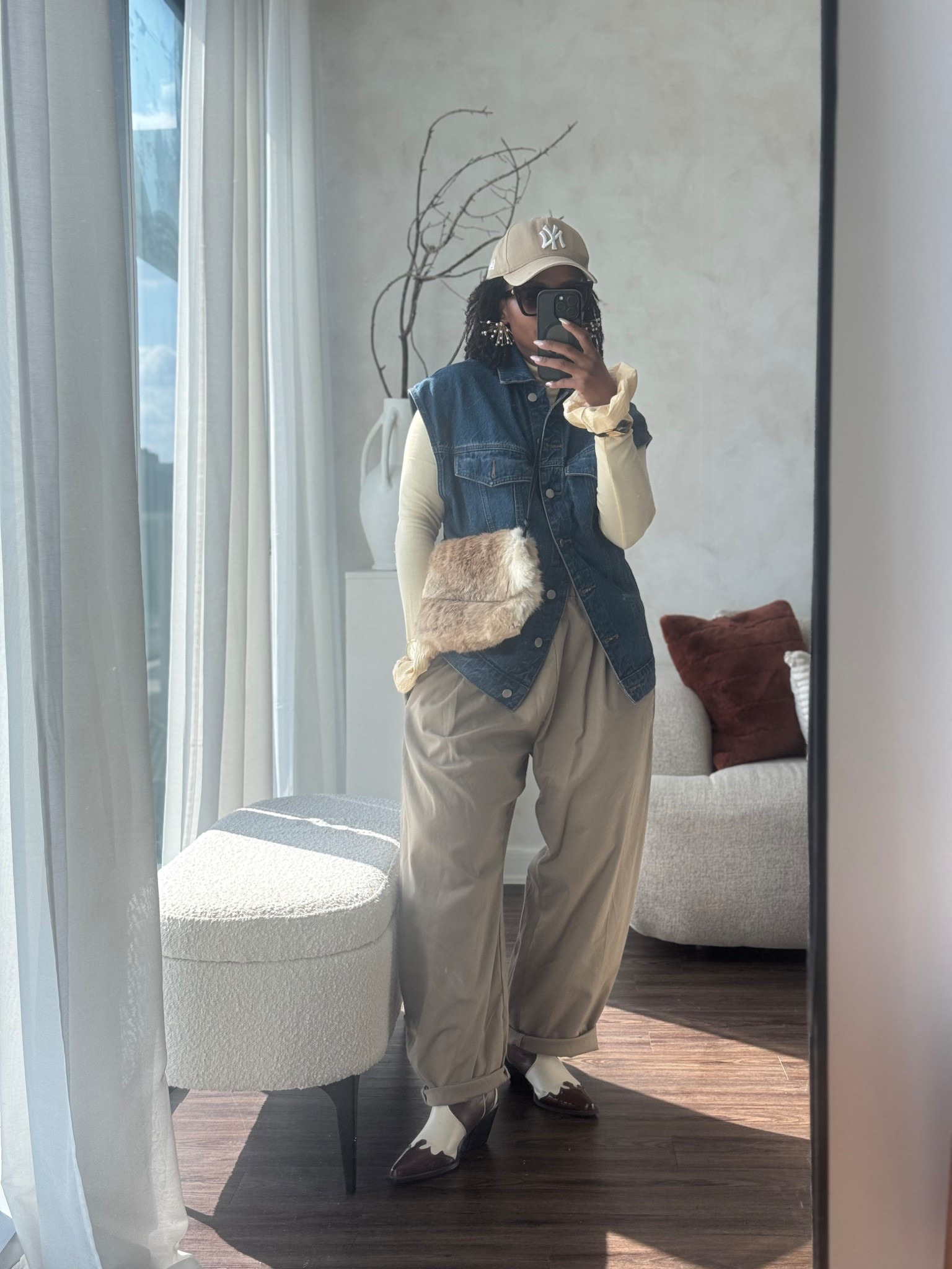 Day 12 … to be honest we were playing in the closet today and decided to start with my custom barrel trousers !  A few concerts on the line up so I would definitely rock this look .. and perhaps go into the salon with it too. 

Blouse : @thelinebyk
Earring : @shopkhoi


#LTKSeasonal #LTKStyleTip #LTKFindsUnder100