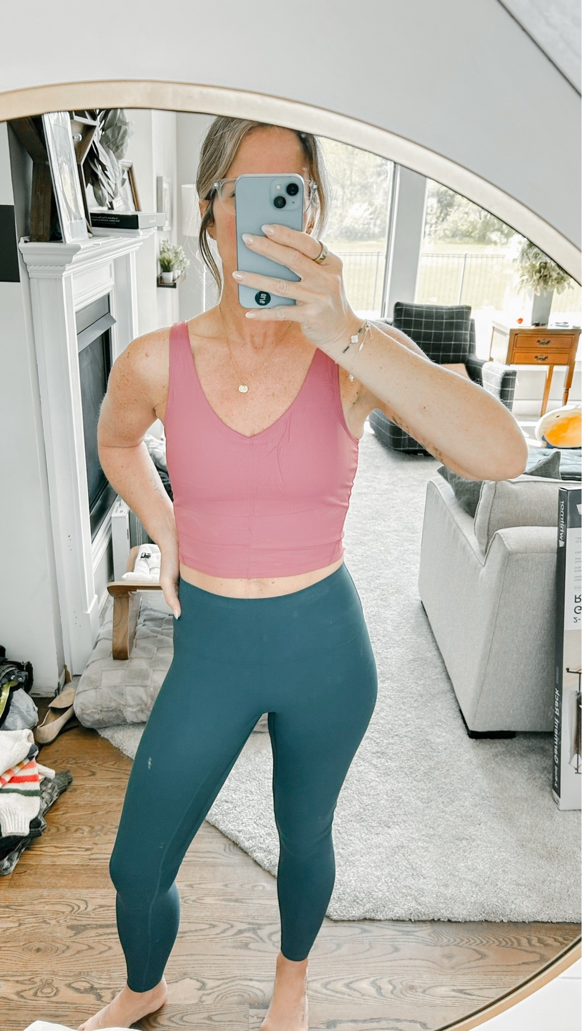 Doing a full spring reset before Mother’s Day and this Amazon workout tank passed the vibe check 💕
Comfy, flattering, and perfect for cleaning, errands, walks, or pretending you’re going to the gym after organizing the house 😂