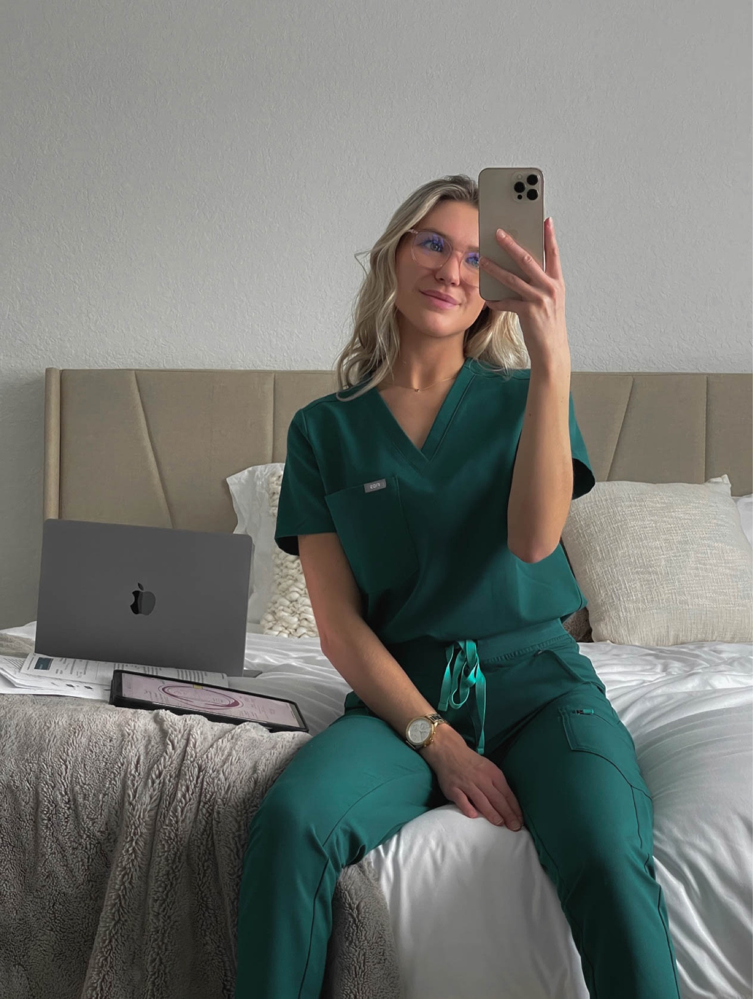 FIGS Hunter Green 
Top: XS 
Bottoms: Tall, XXS 
Glasses: DIFF eyewear, style: Maxwell (linked)

#LTKworkwear #LTKGiftGuide #LTKsalealert