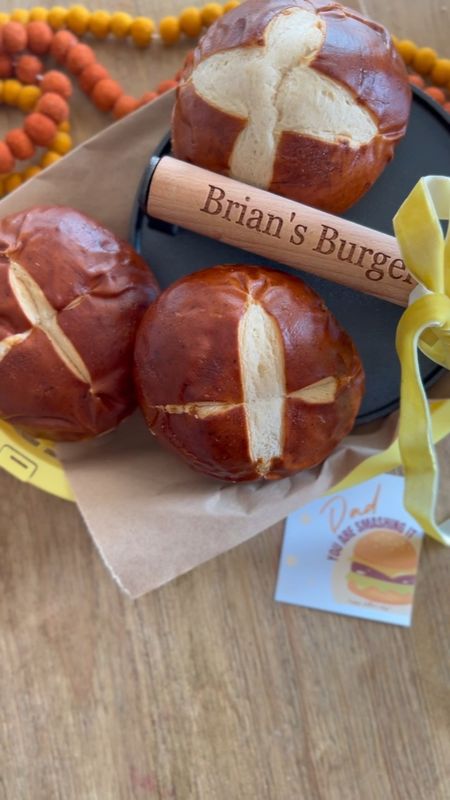 Brian’s burgers! 🍔 grab this personalized burger press for a great Father’s Day gift! I paired it with my favorite food baskets and festive liners for a complete gift! 