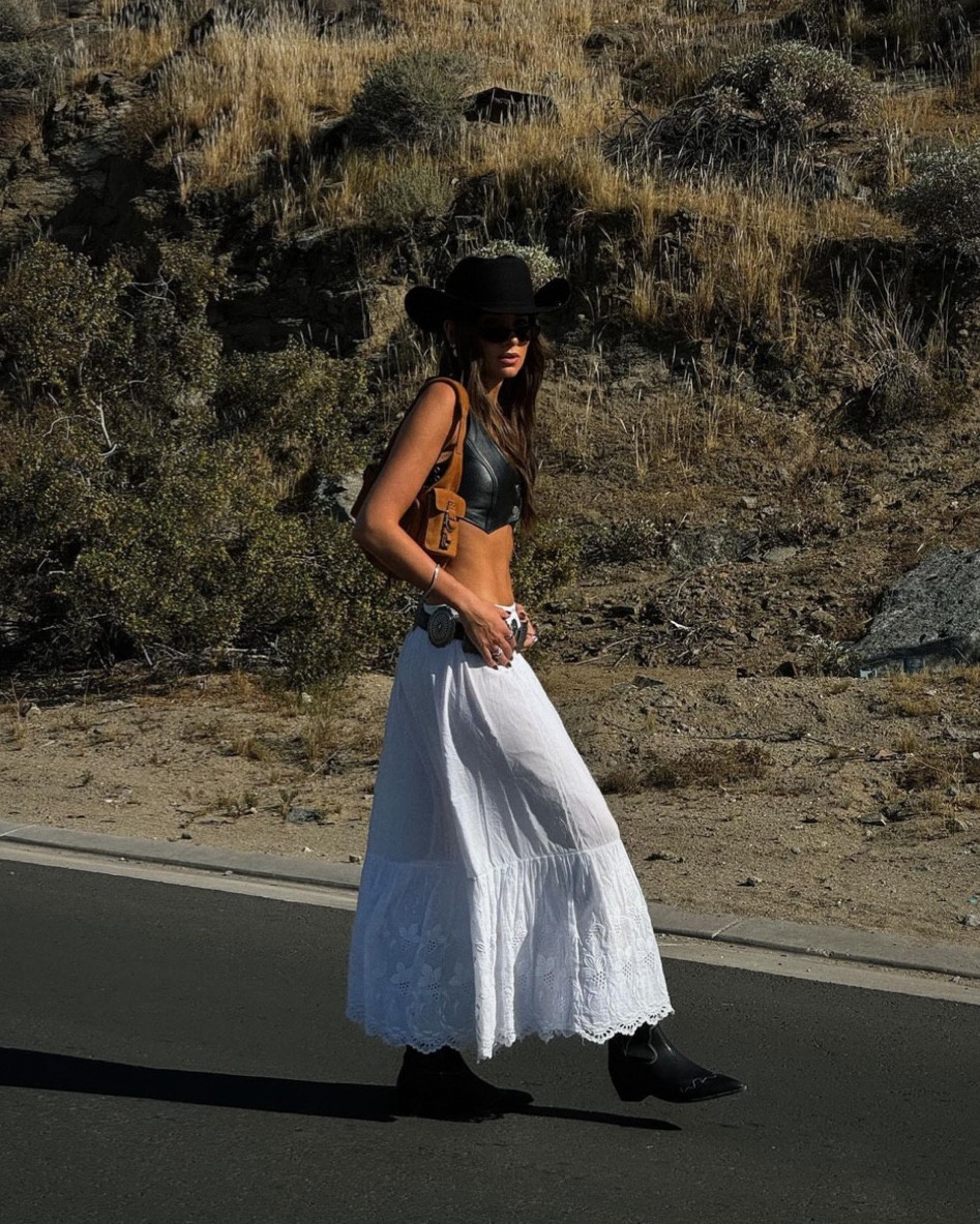 Coachella look is vintage. Linked my suede bag!