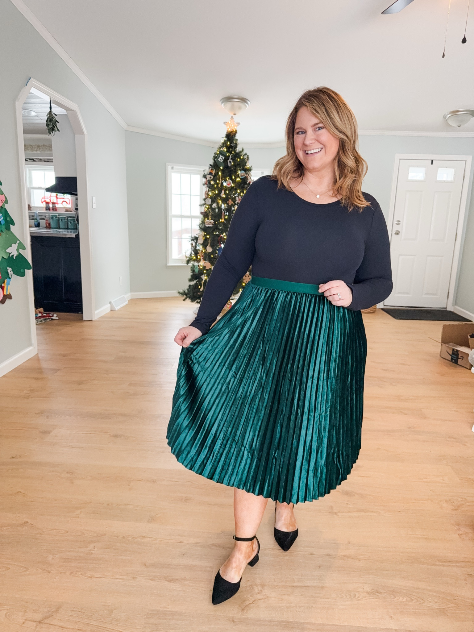 Christmas party outfit! Wearing an XL in my skirt and top 

#LTKSeasonal #LTKHoliday #LTKMidsize