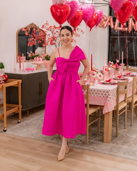 The most perfect Valentine’s and Galentine’s day dress! The bow, the fabric, the fit, everything is perfect 💕 I’m wearing size S



#LTKparties #LTKstyletip