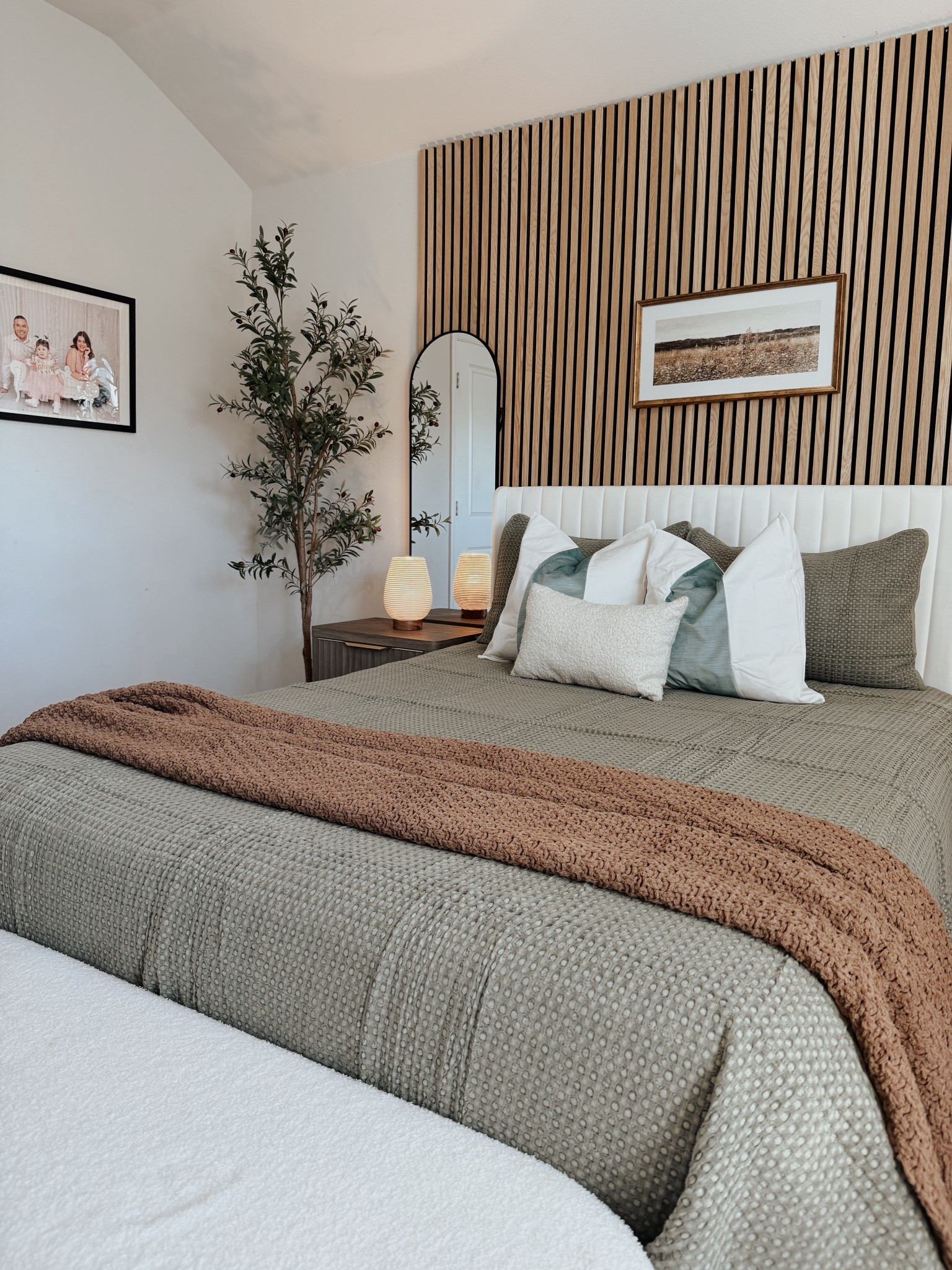 Nothing beats waking up to a bed that looks this soft, cozy, and totally like a hotel.


I'm obsessed with how the mocha velvet quilt set + fluffy faux rabbit fur throw make my bedroom feel like pure comfort and style 🤩


#CozyBedroom #BedGoals #AmazonFinds #BedroomDecor #CozyVibes #Homelnspo #HotelVibes #VelvetBedding
#AmazonHome #BedroomStyle #CozyHome #Bedinspo #HomeDecorLovers
#BeddingGoals #AmazonMustHaves