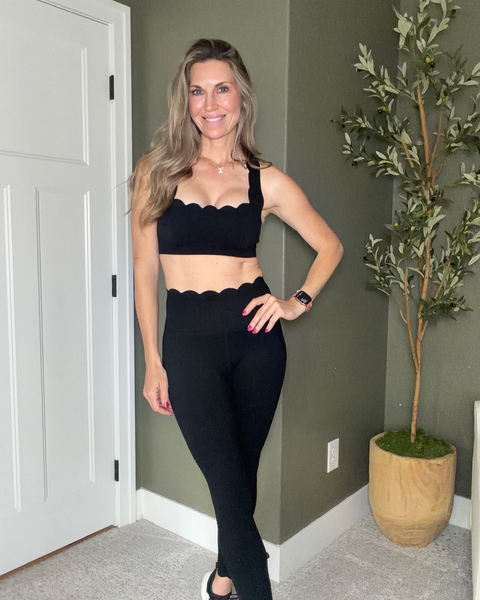 New gym fit 🖤 flattering black workout set + everyday sneakers = my current go-to

If it’s cute, I’m way more consistent showing up 💪

#gymfit #workoutoutfit #activewearstyle #gymstyle #fitnessmotivation #athleisure #blackworkoutset #gymootd #momstyle #everydayathleisure #fitstyle #womensactivewear #workoutmotivation #ootdfitness #casualathleisure

#LTKActive #LTKfitnessgoals
