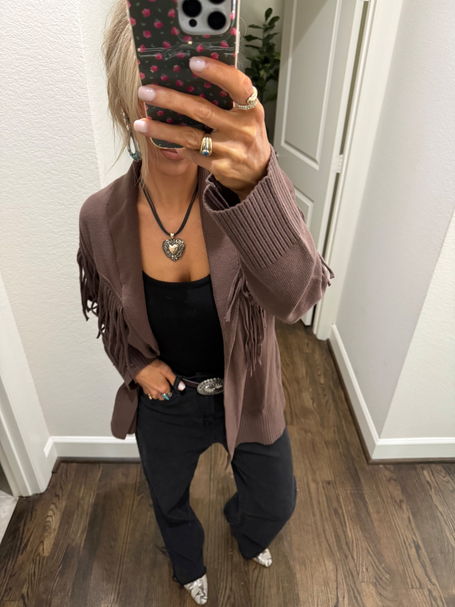 Wearing M in chocolate brown fringe cardigan! 🦃🤎

#LTKFindsUnder50 #LTKHoliday #LTKSaleAlert