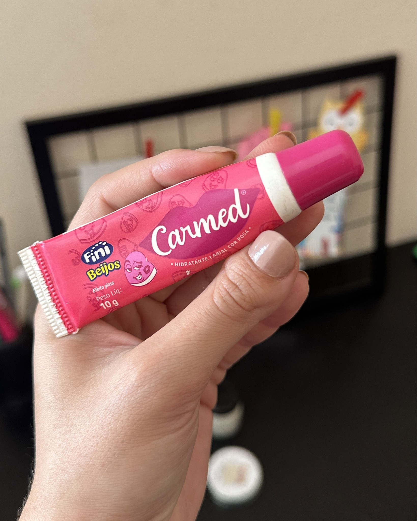 O tão famoso Carmed Fini, eu não achei a melhor hidratação do mundo, maaas achei o melhoooooor cheirinho e “gostinho” (pq não é de comer né), a sensação é muito boa! #lipbalme #gloss #maquiagem 

#LTKbeauty #LTKbrasil