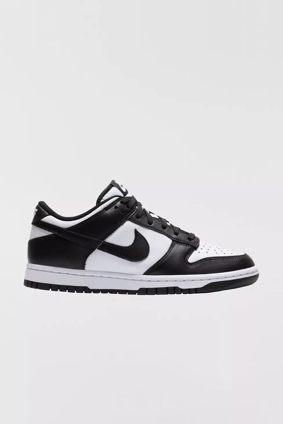 Nike Women's Dunk Low Sneaker | Urban Outfitters (US and RoW)