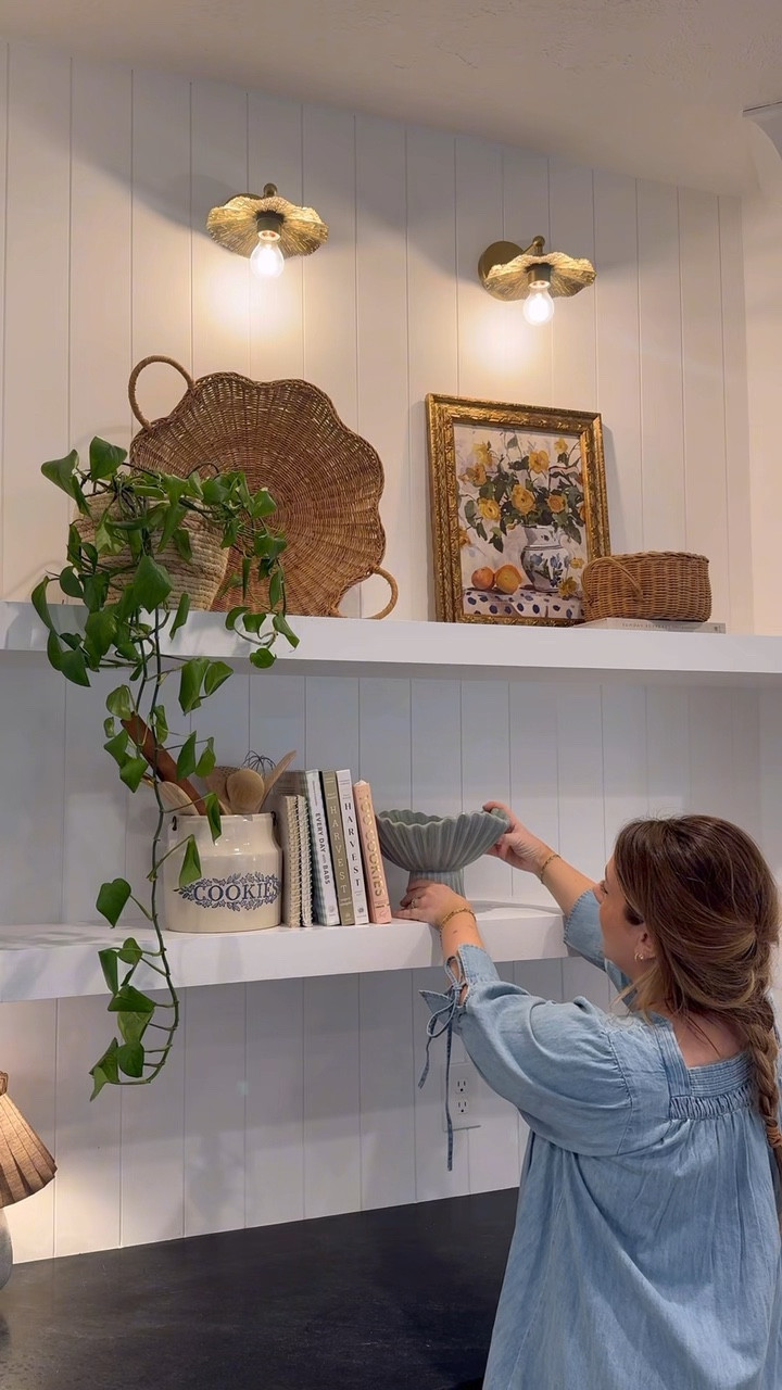 Style my kitchen shelves with me! 

THEBLOOMINGNEST kitchen styling shelves cookbooks plant art decor home 

#LTKSeasonal #LTKHome