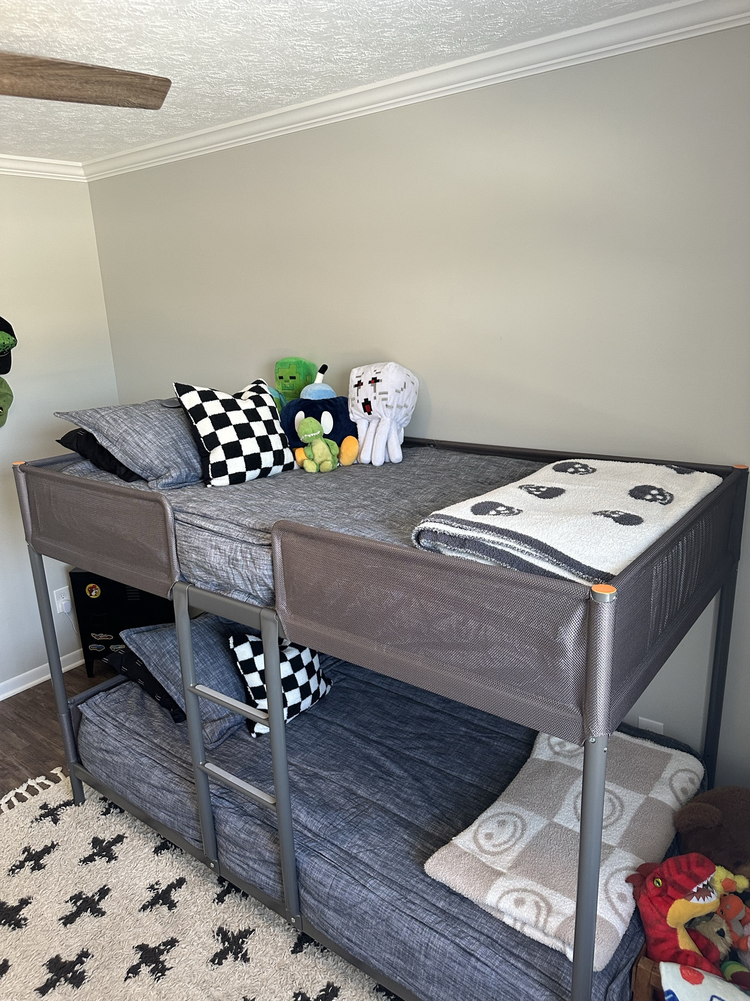 Boys room makeover is coming together!😍 #boysroom #bedroomdecor

#LTKfindsunder50 #LTKhome #LTKkids