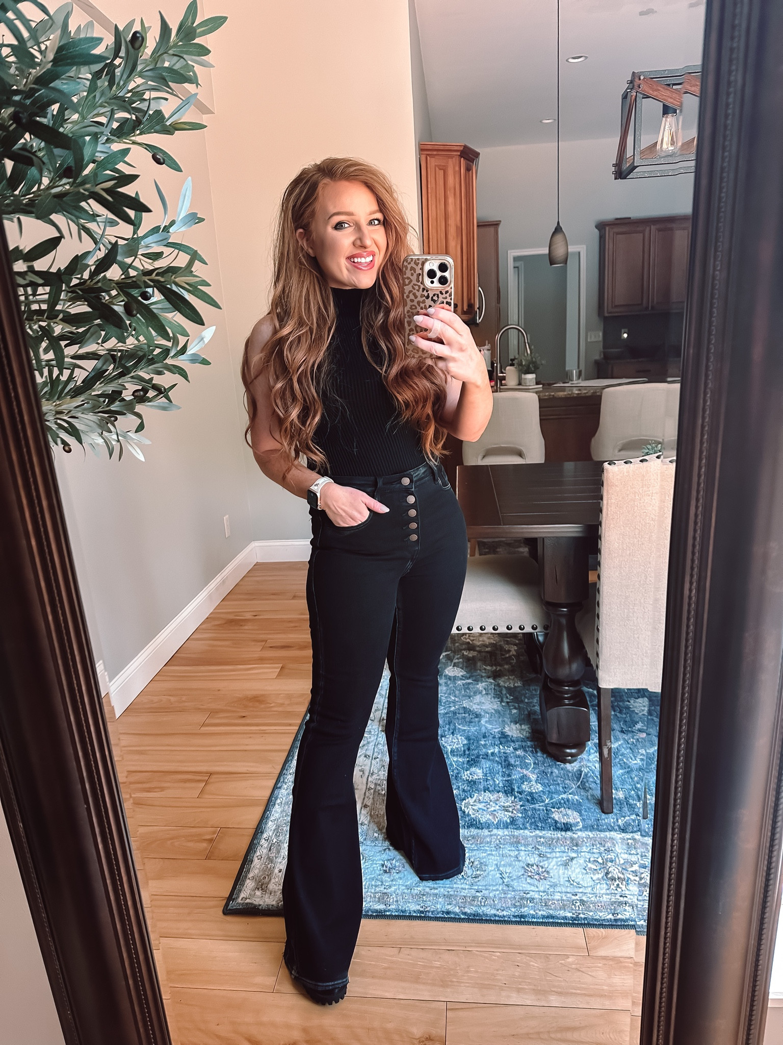 Black bell bottom outfit from pink lily

Medium mock sleeveless sweater top
Size 7 jeans 



#LTKstyletip #LTKFind #LTKSeasonal