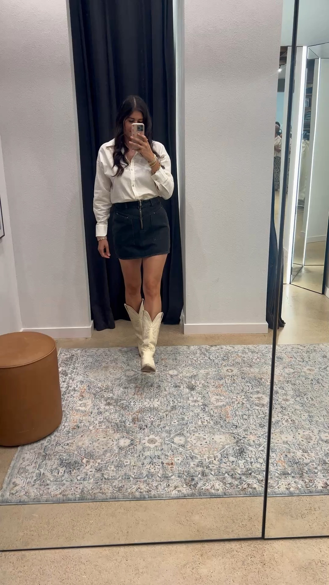 Cutest denim skirt and boots for fall.🙌

#LTKootd #LTKgrwm #LTKOver40