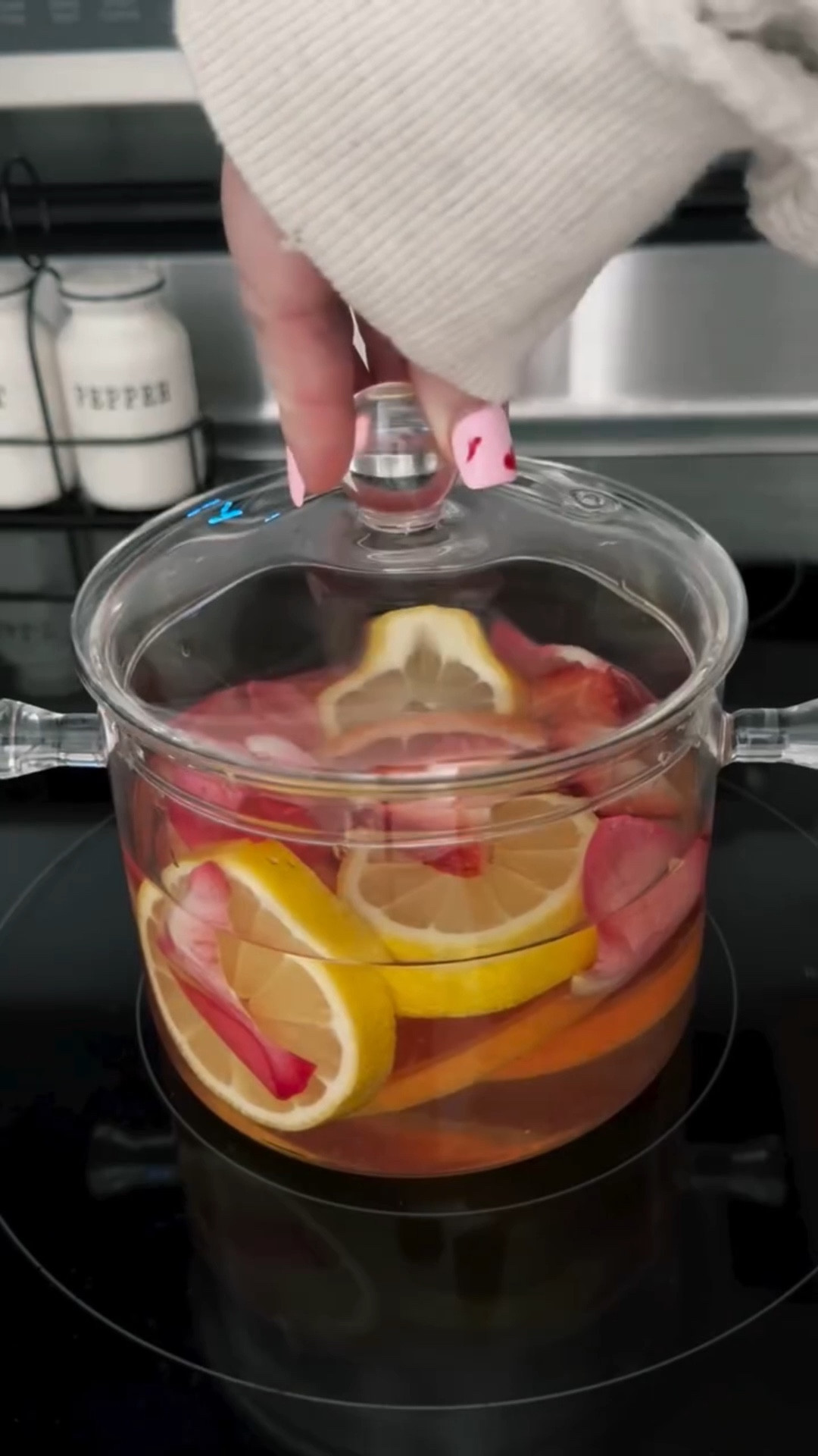 Valentine’s Day simmer pot ♥️🌷✨🍋 #asmr #valentinesday #pinkaesthetic #simmerpot #satisfying