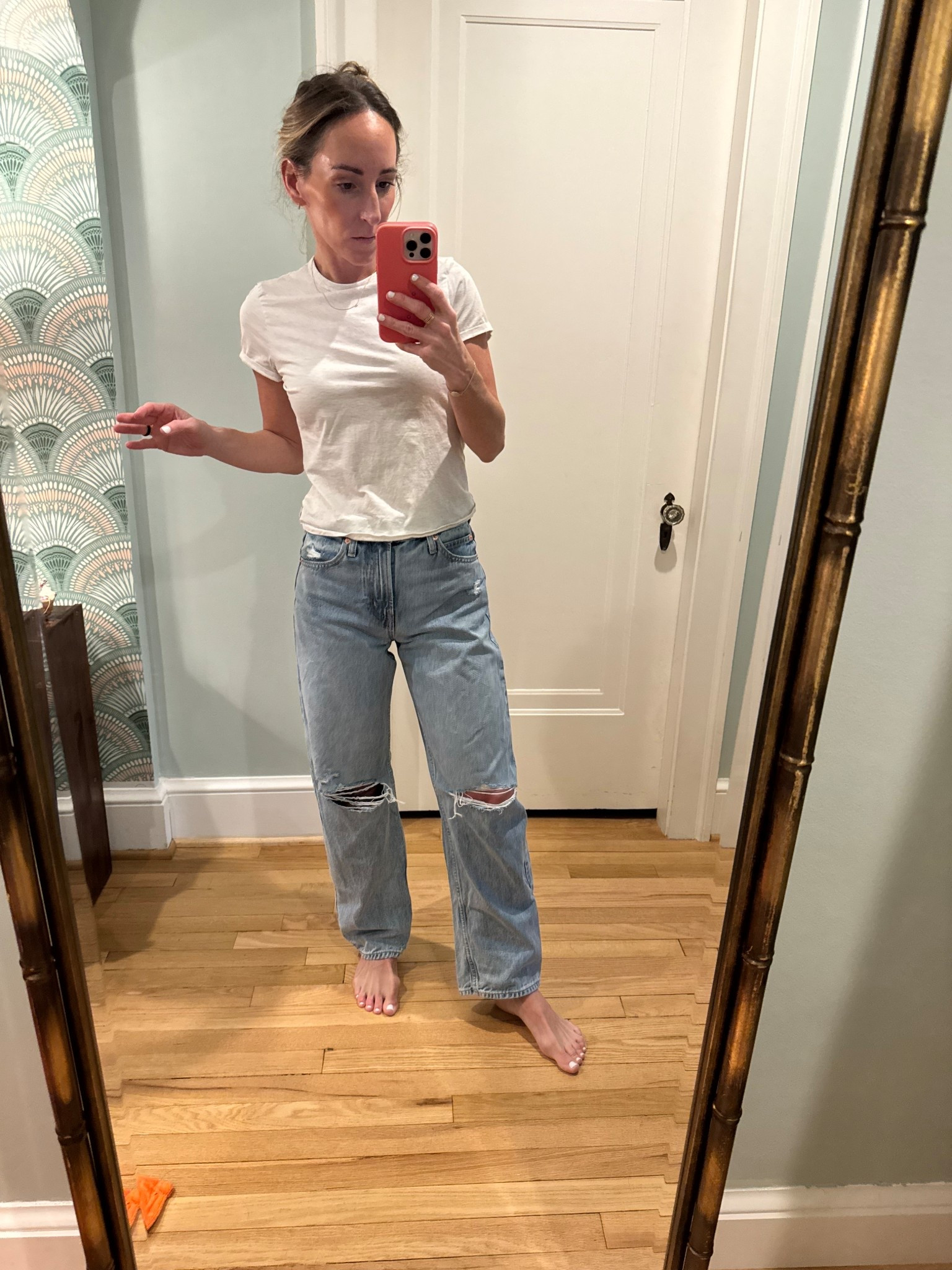 Vuori has the absolute best t-shirts | perfect for layering, worn on their own, or for workouts. They hit right at your true waist. 

#LTKootd #LTKActive #LTKSpringSale