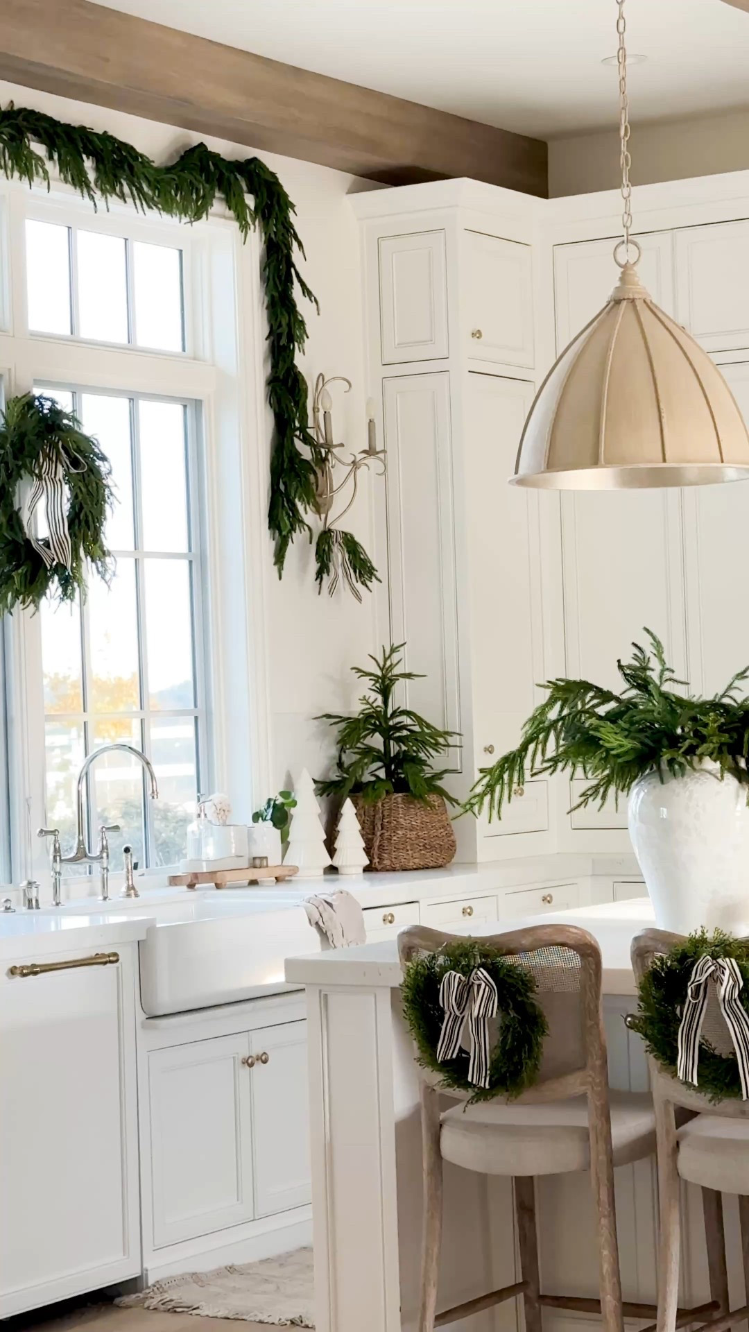 Holiday wreaths and garlands BOGO 40% off with code SPOOKY!

#LTKHoliday #LTKHome #LTKSeasonal