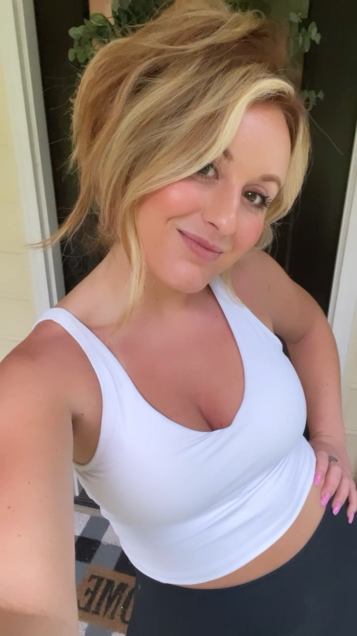 Amazon workout top 

#amazonfind #workoutwear #workouttop #gym #fitnesswear