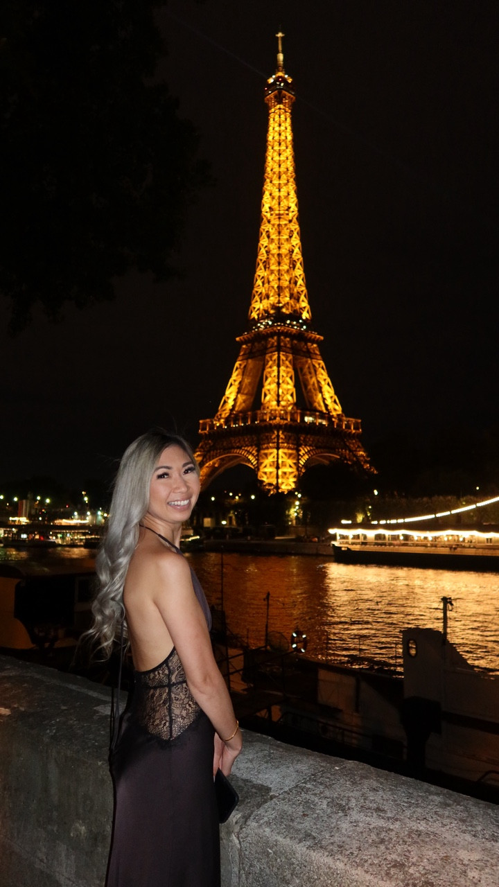 I couldn’t wait to finally use this sound #paris #travel #eiffeltower