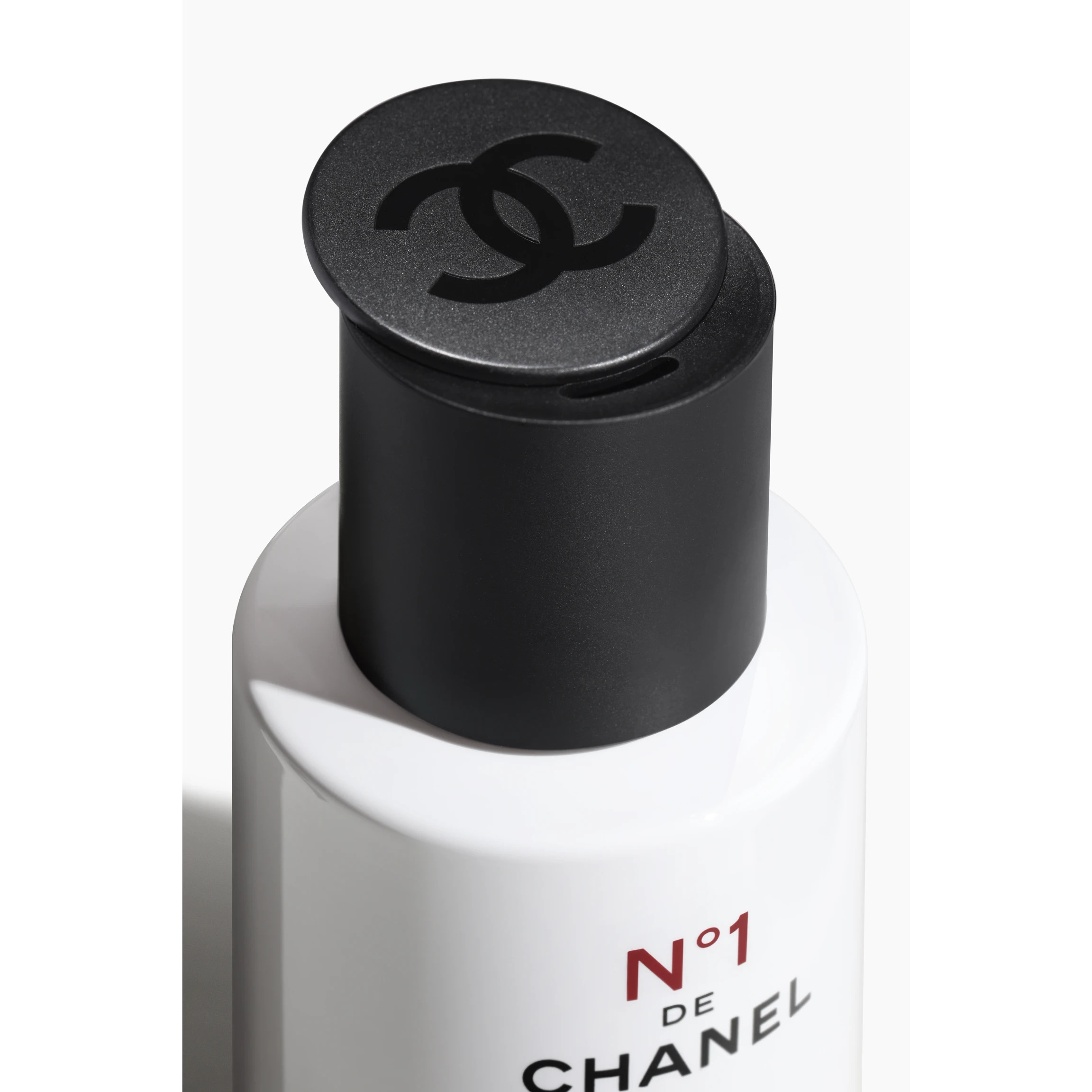 N°1 DE CHANEL POWDER-TO-FOAM CLEANSER Cleanses – Purifies – Illuminates | CHANEL | Chanel, Inc. (US)