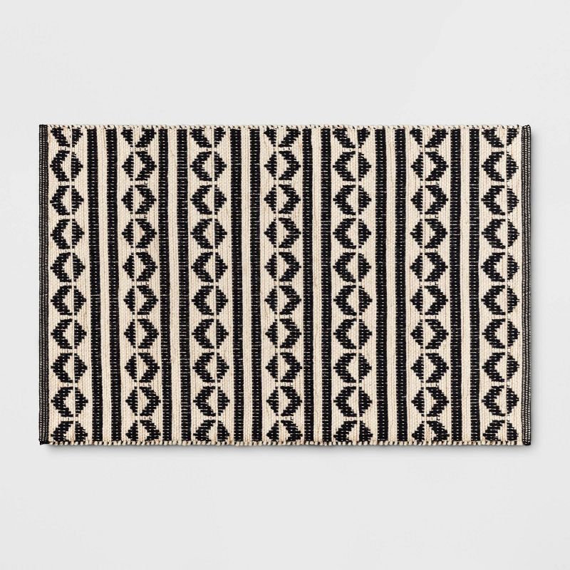 2'6"x4' Geometric Woven Accent Rug Black - Project 62™ | Target